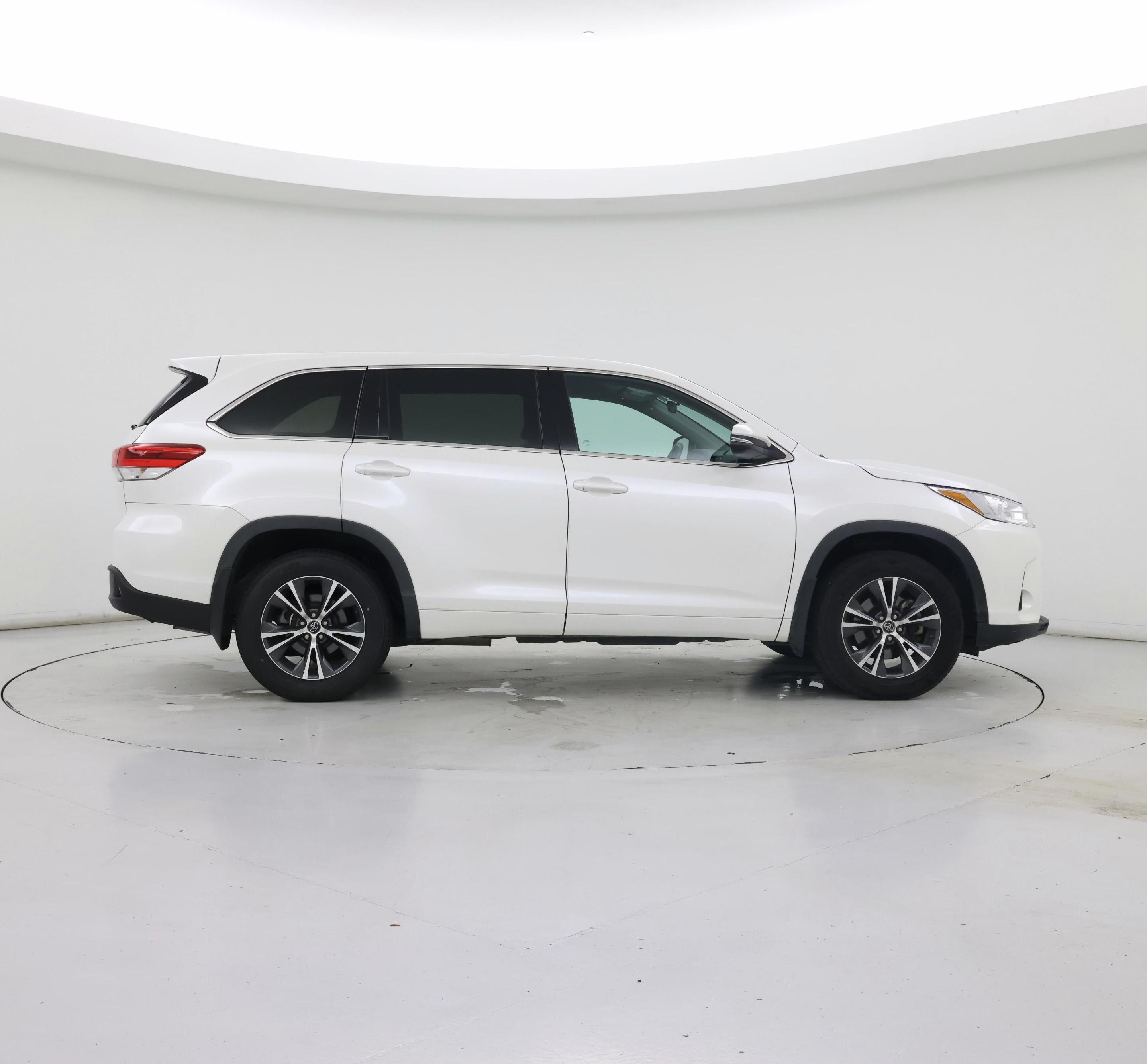 Thumbnail: 2017 Toyota Highlander - 7