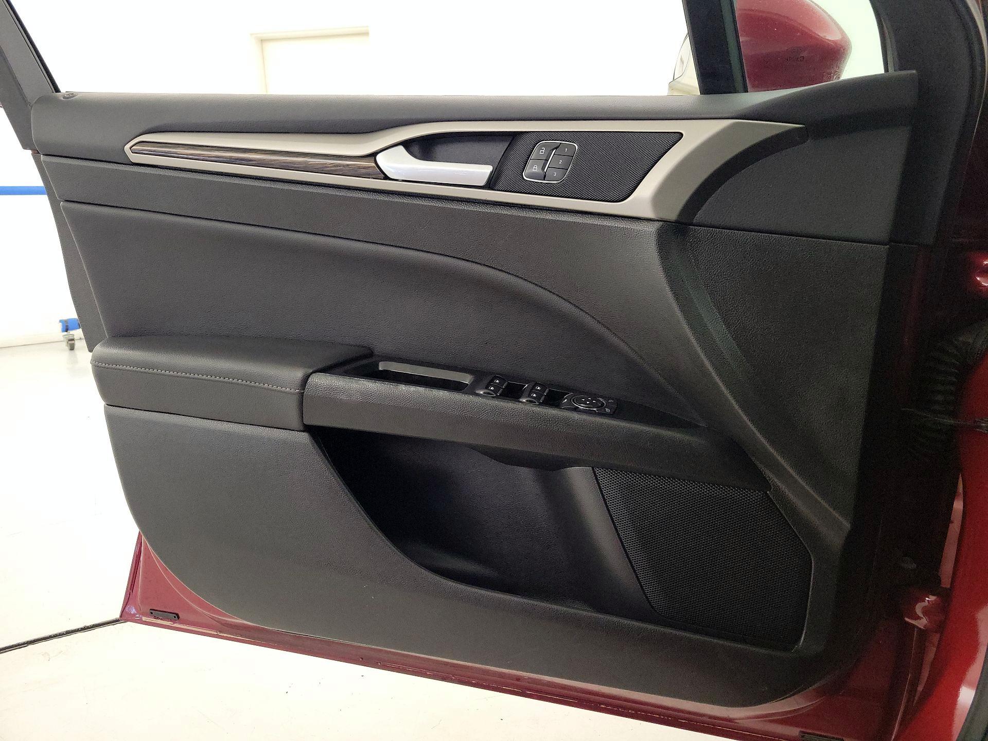 Thumbnail: 2016 Ford Fusion - 12