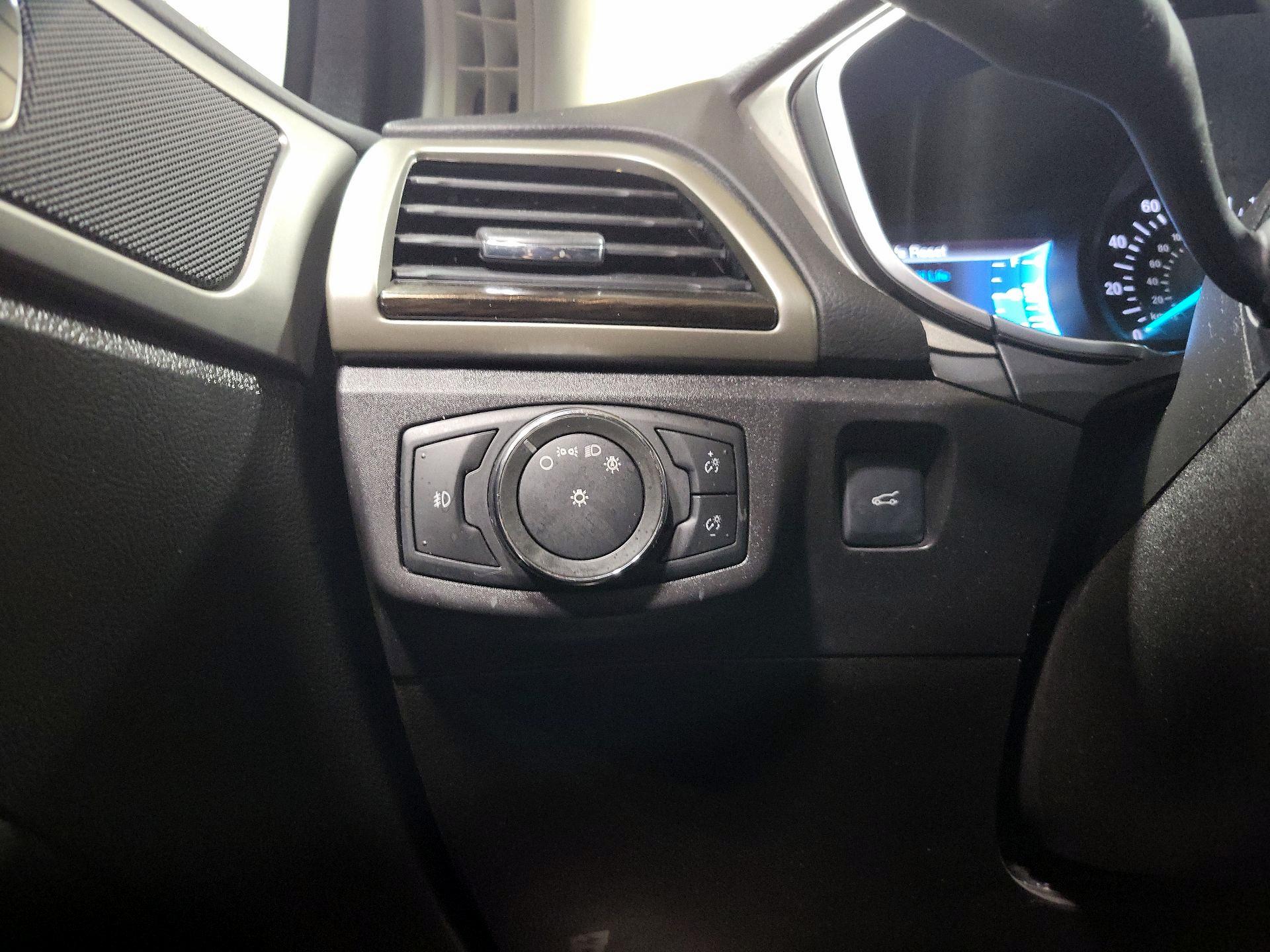 Thumbnail: 2016 Ford Fusion - 13