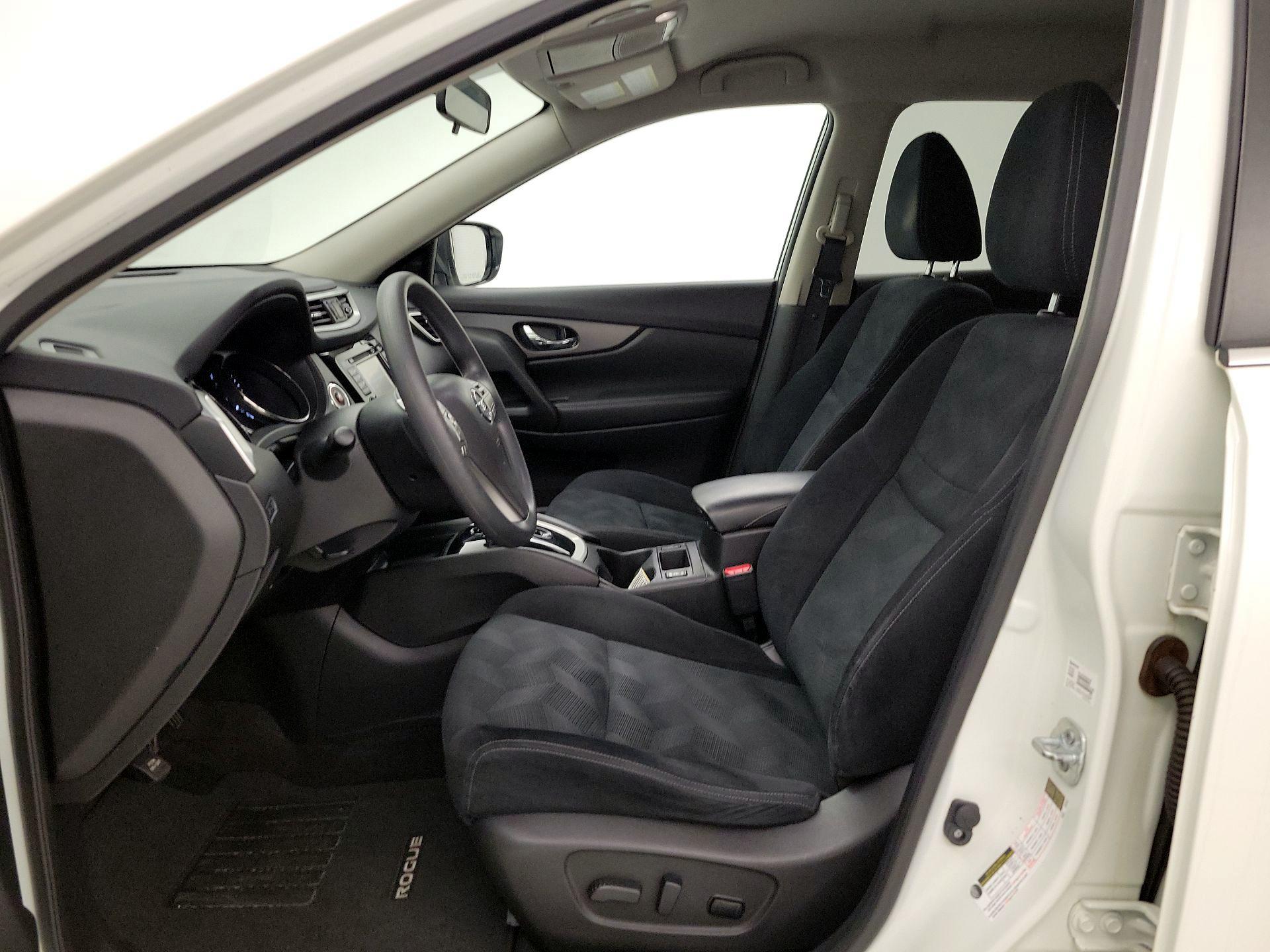 Thumbnail: 2016 Nissan Rogue - 11