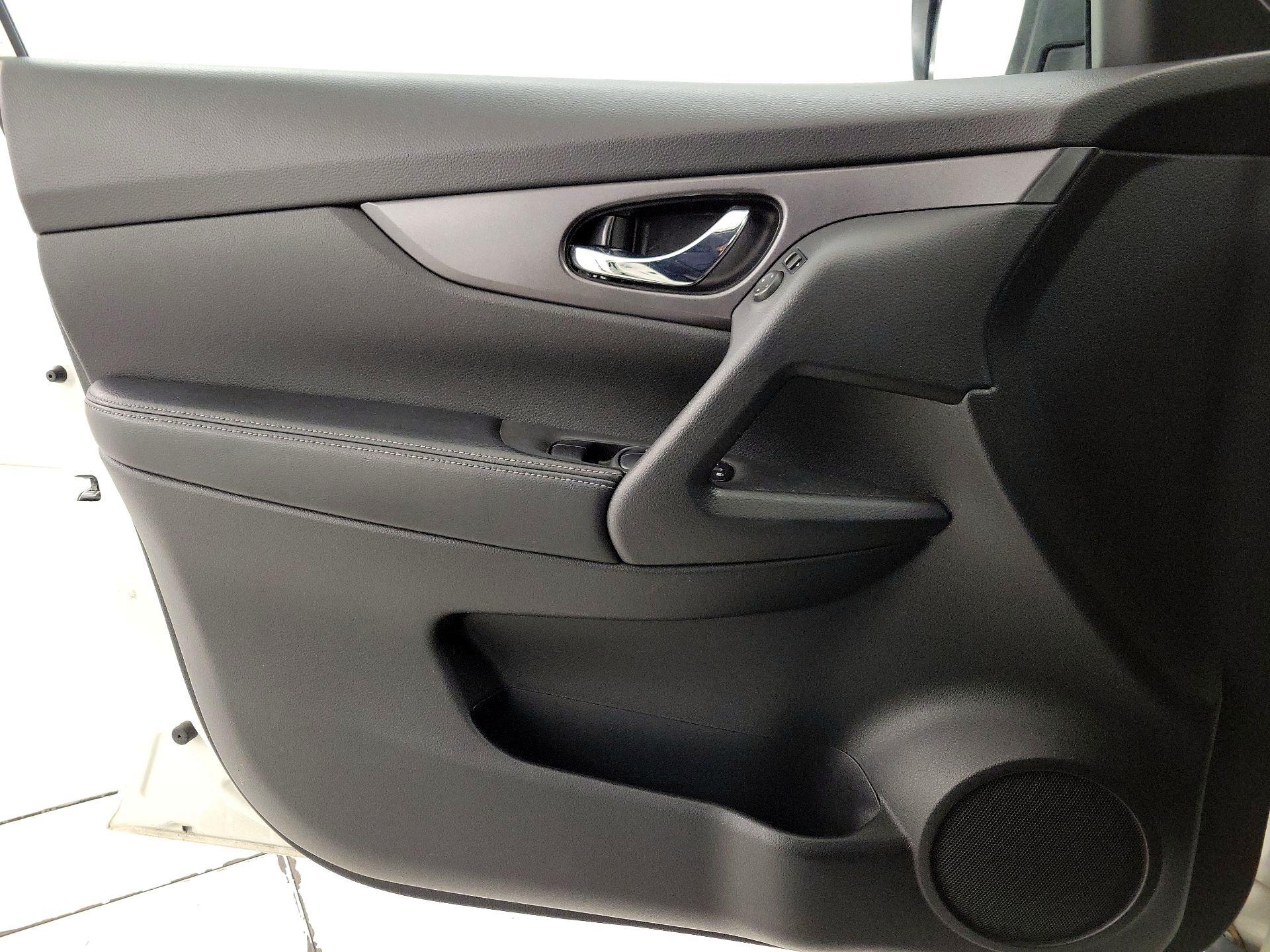 Thumbnail: 2016 Nissan Rogue - 12