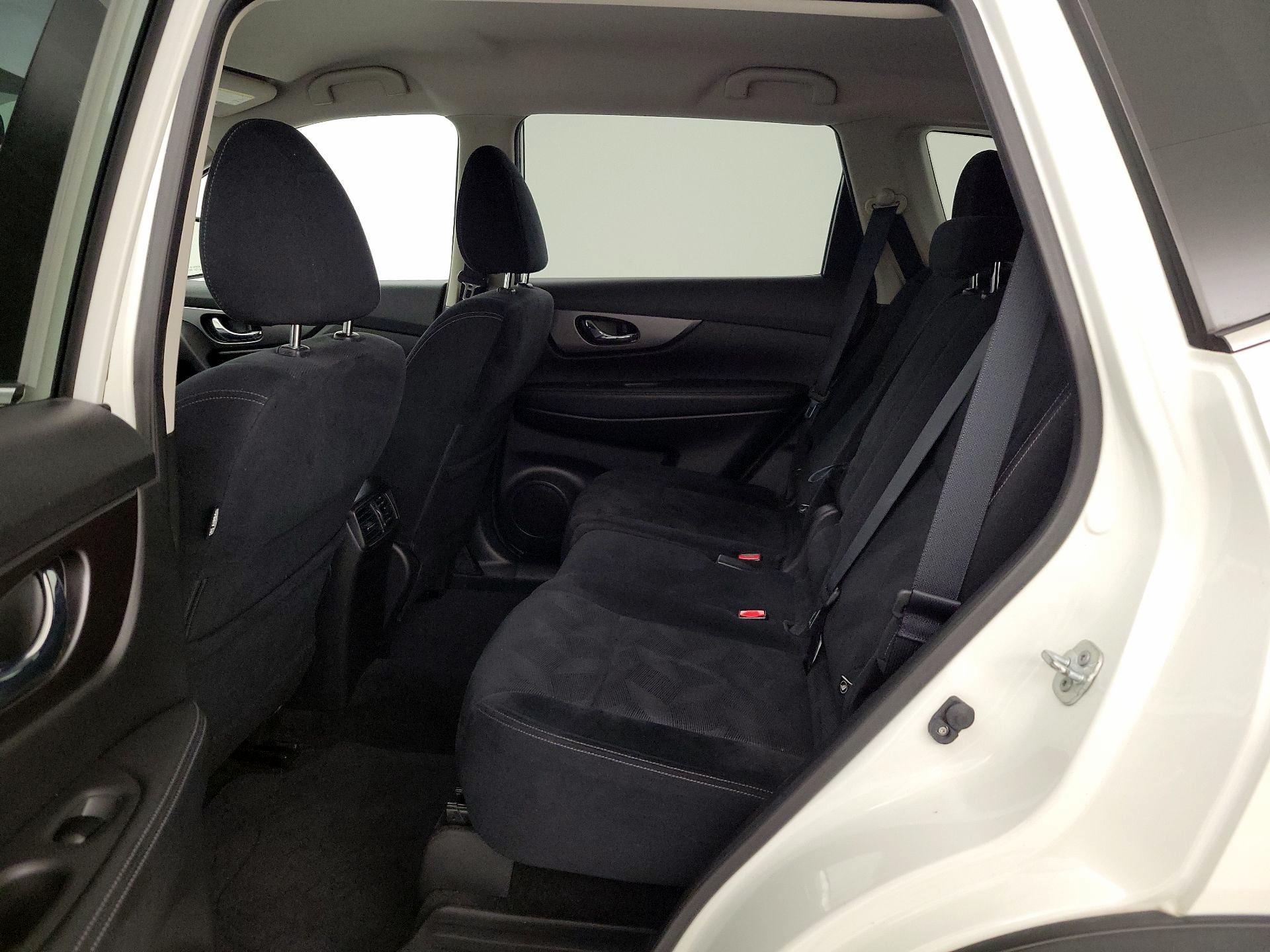 Thumbnail: 2016 Nissan Rogue - 18