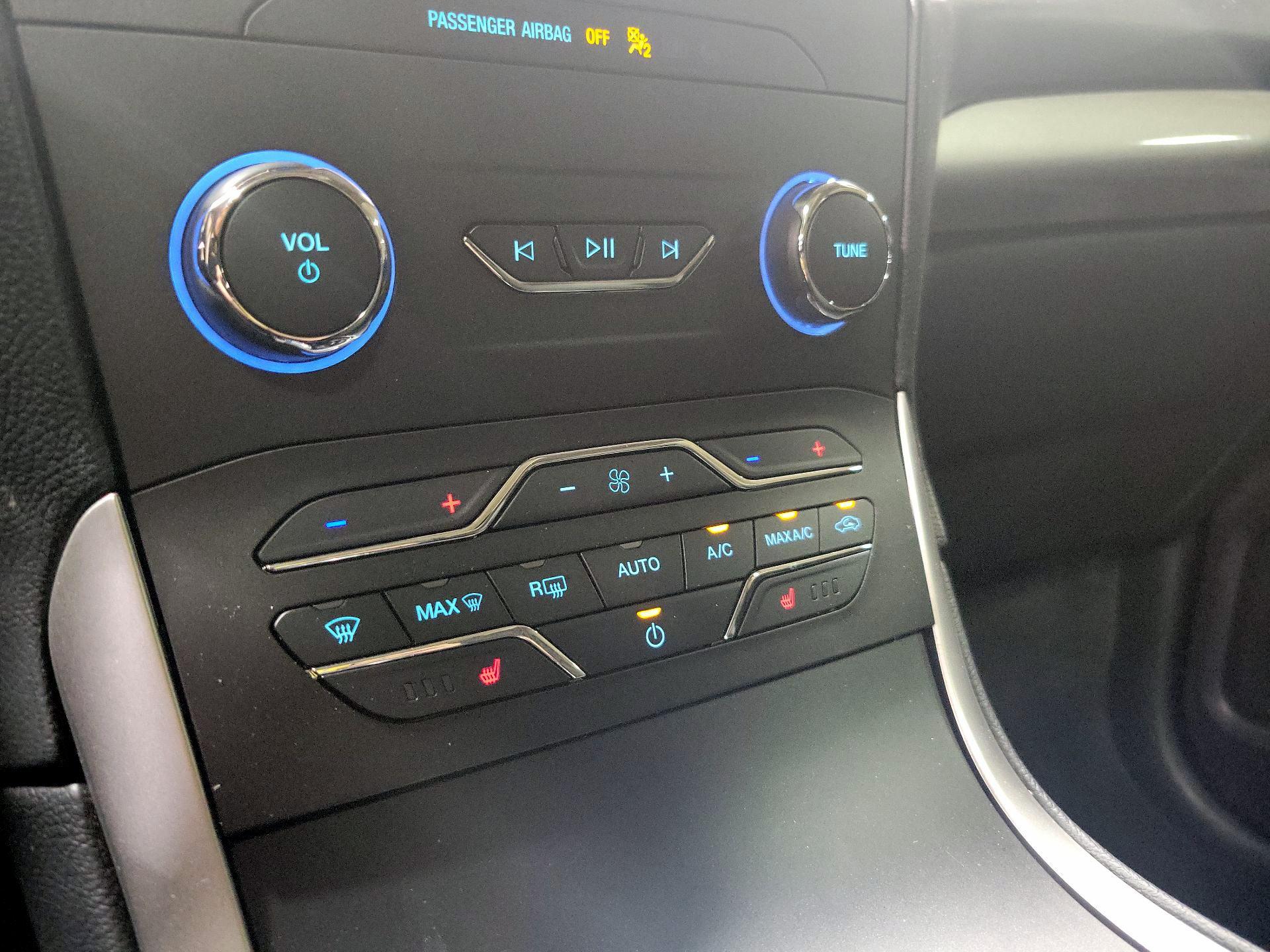 Thumbnail: 2019 Ford Edge - 16