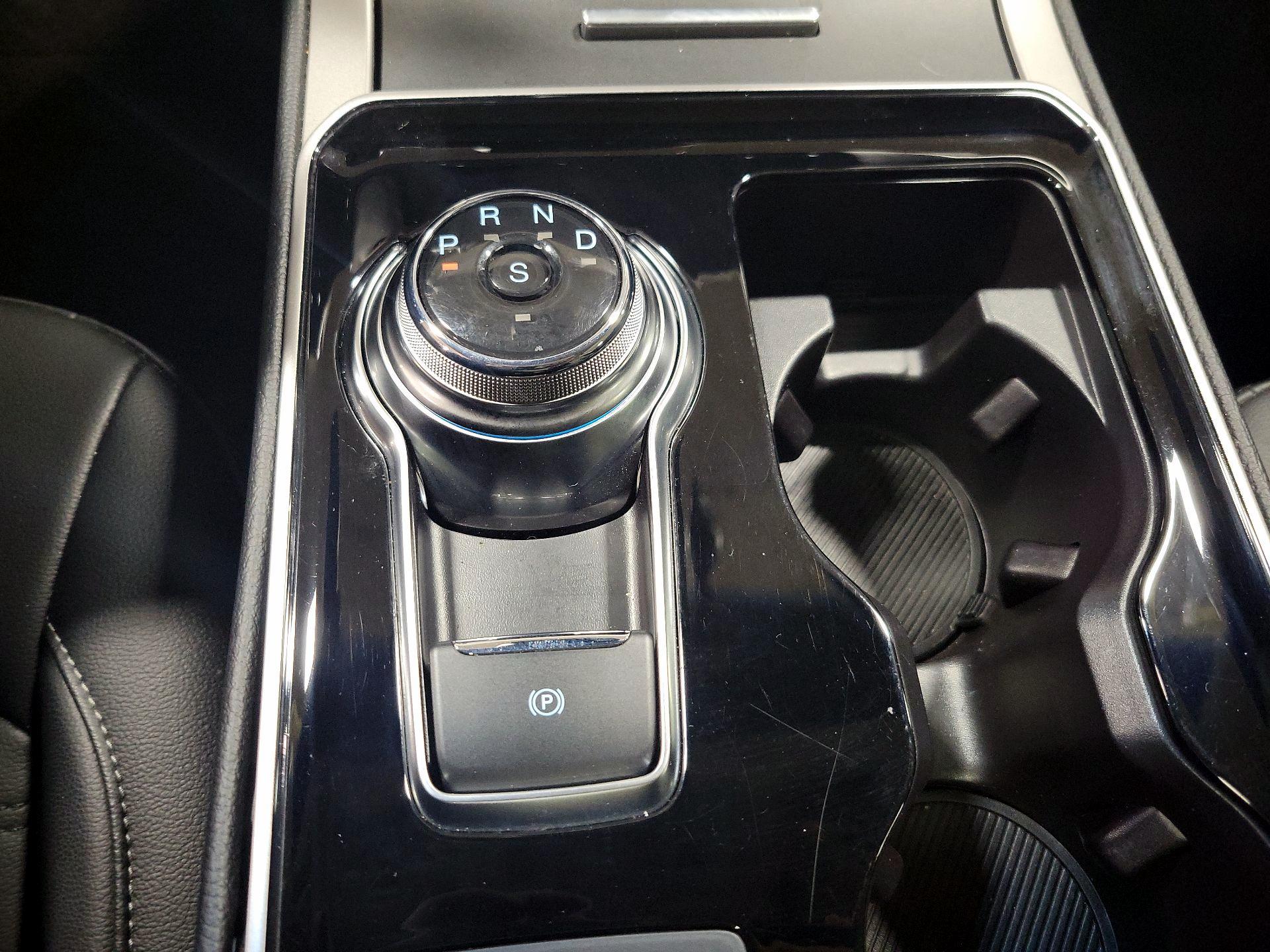 Thumbnail: 2019 Ford Edge - 17