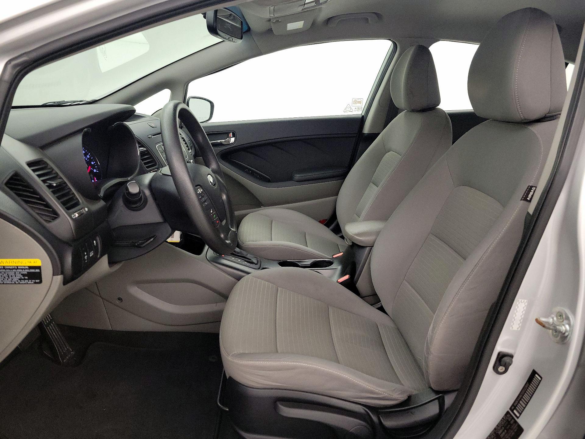 Thumbnail: 2016 Kia Forte - 11