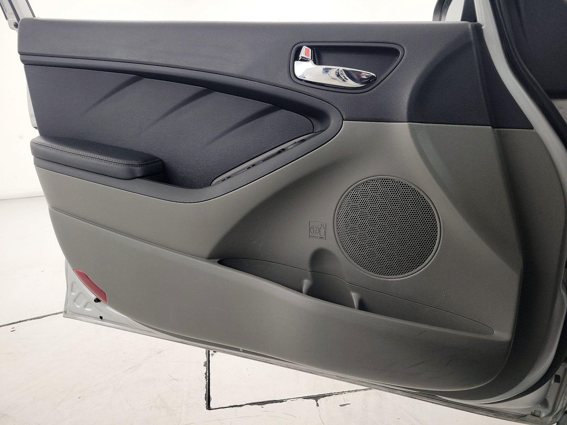 Thumbnail: 2016 Kia Forte - 12