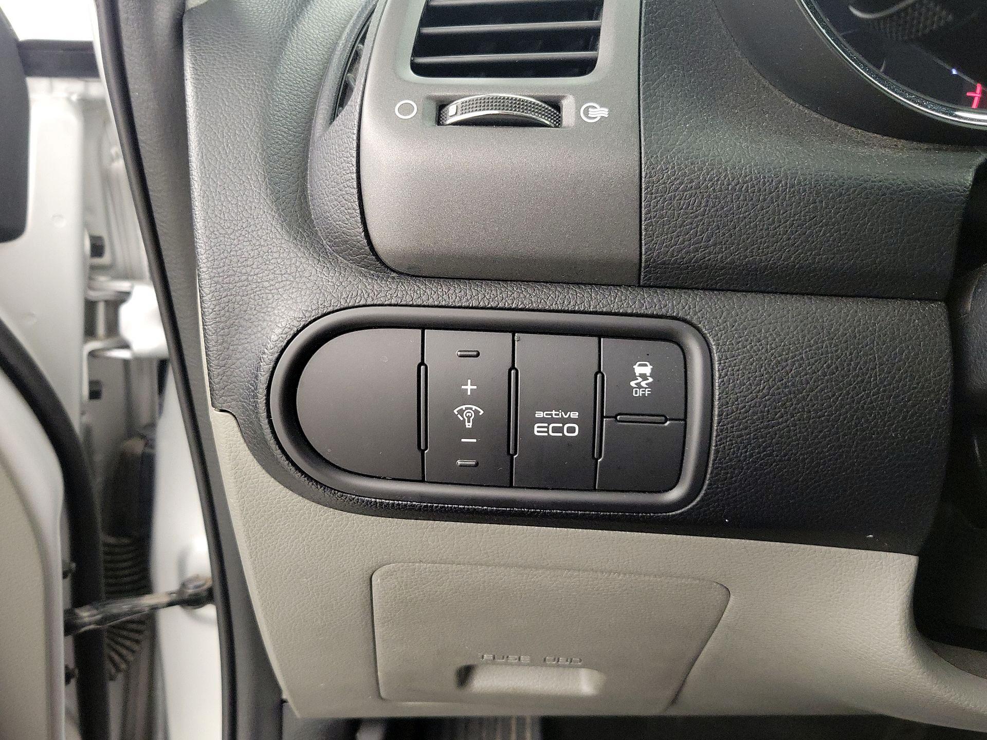 Thumbnail: 2016 Kia Forte - 13