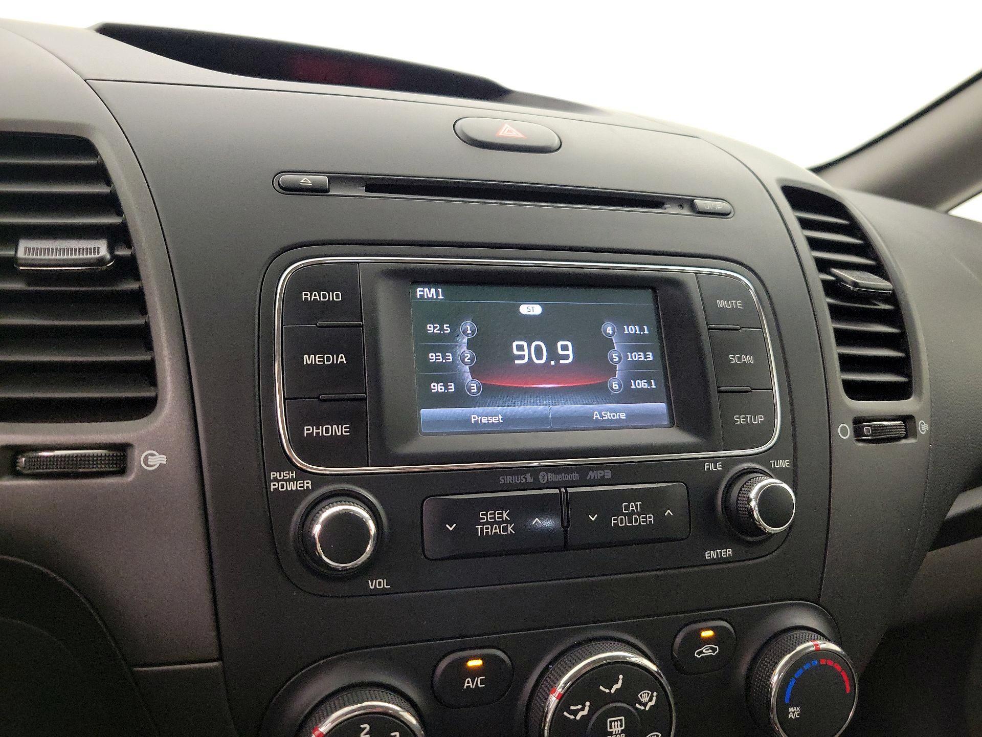 Thumbnail: 2016 Kia Forte - 15