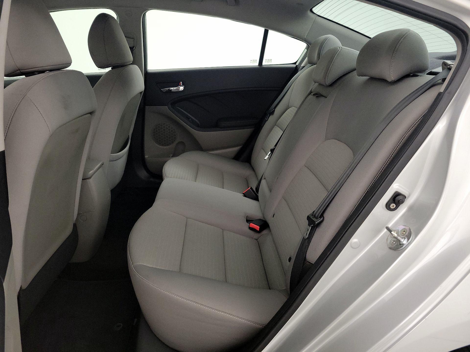 Thumbnail: 2016 Kia Forte - 18