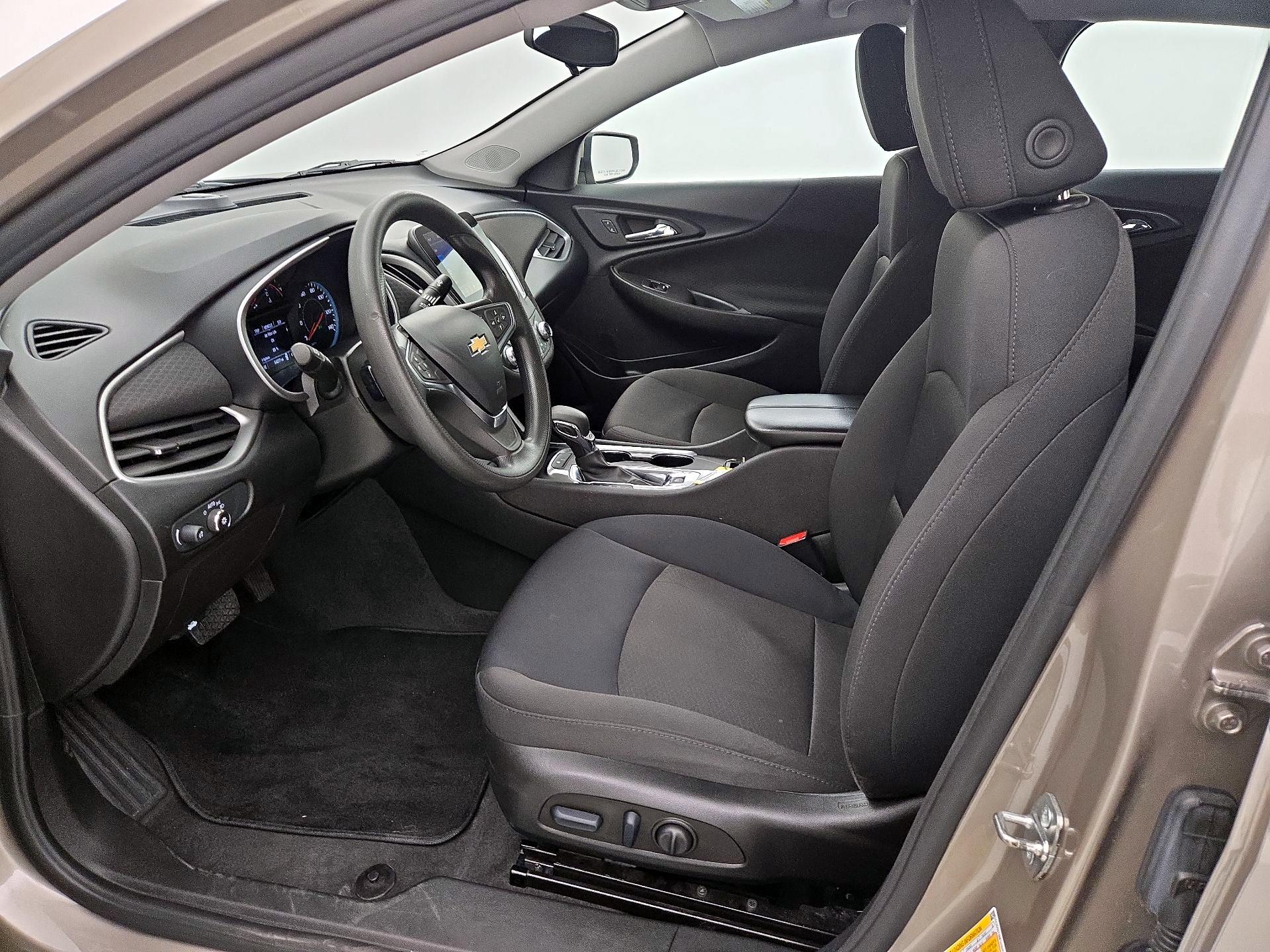 Thumbnail: 2022 Chevrolet Malibu - 11