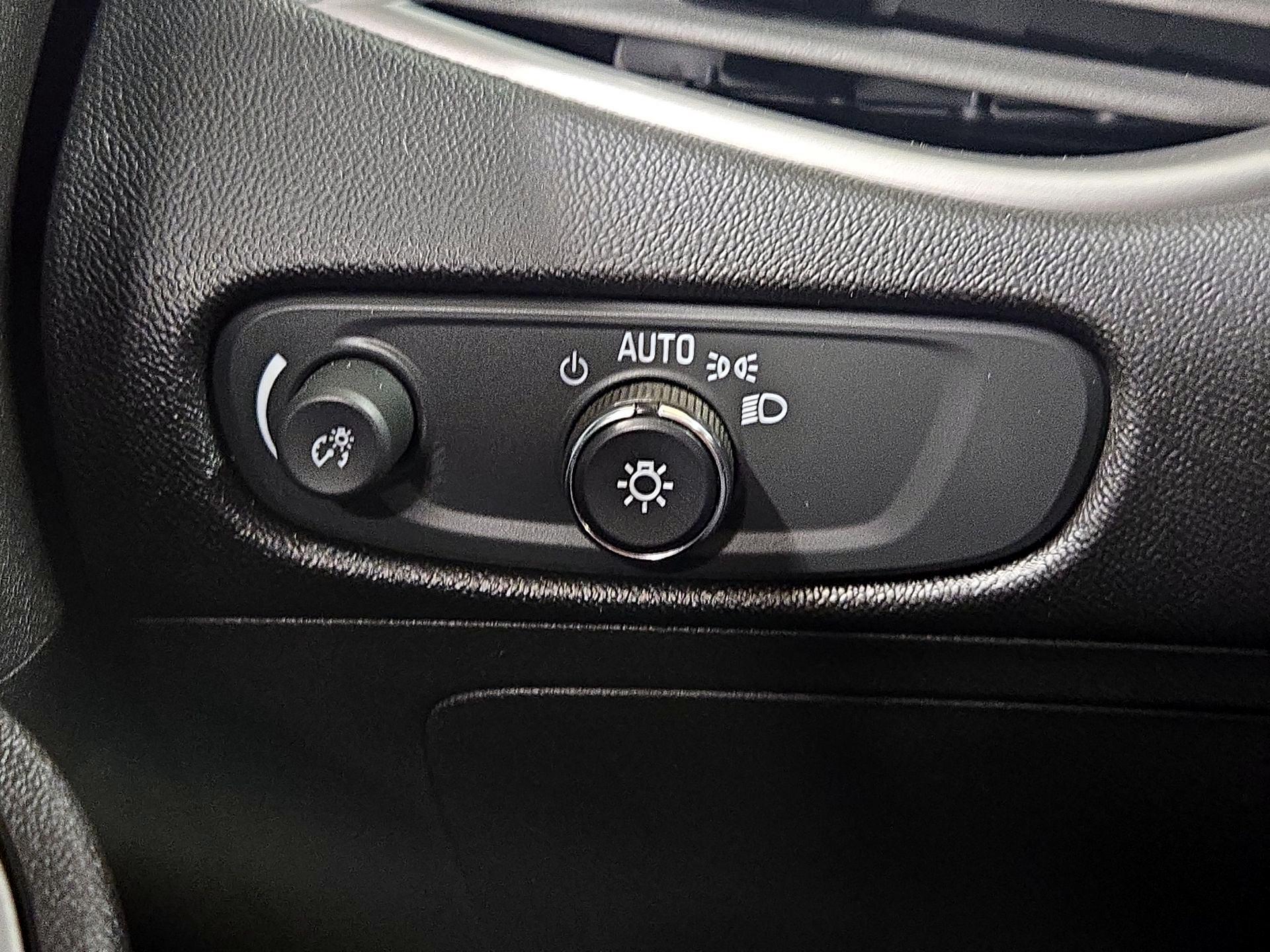 Thumbnail: 2022 Chevrolet Malibu - 13