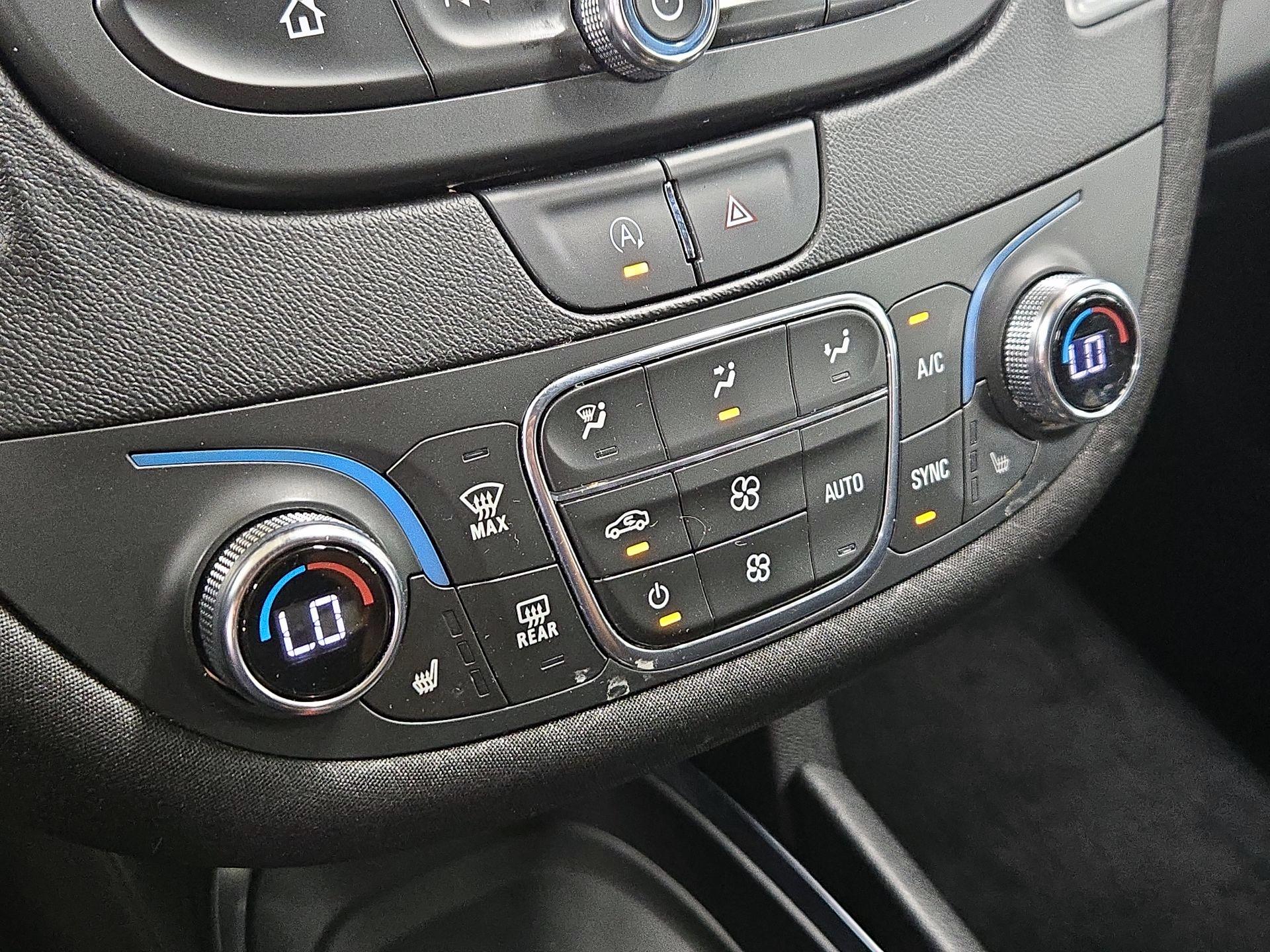 Thumbnail: 2022 Chevrolet Malibu - 16