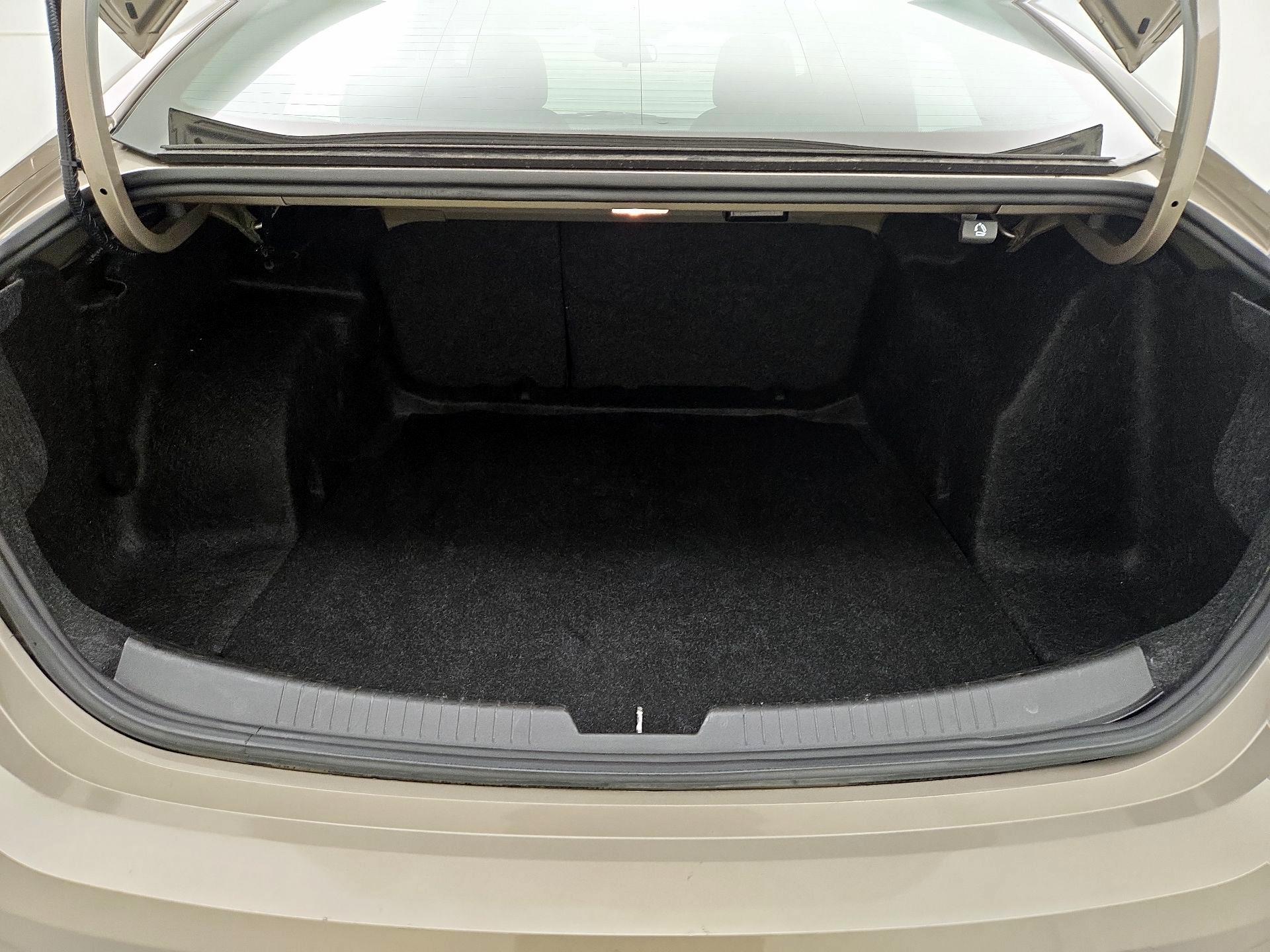 Thumbnail: 2022 Chevrolet Malibu - 20