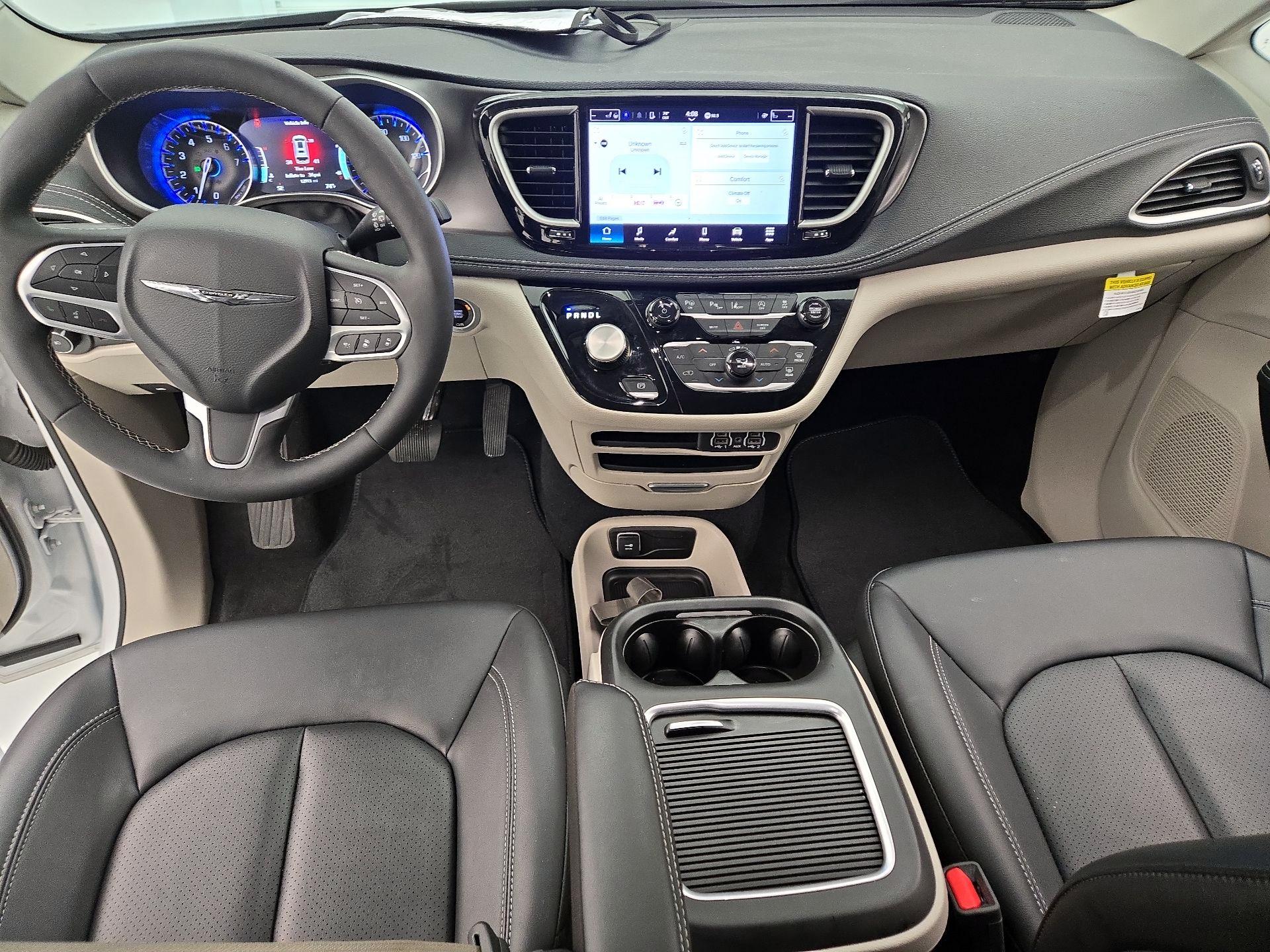 Thumbnail: 2024 Chrysler Pacifica - 9