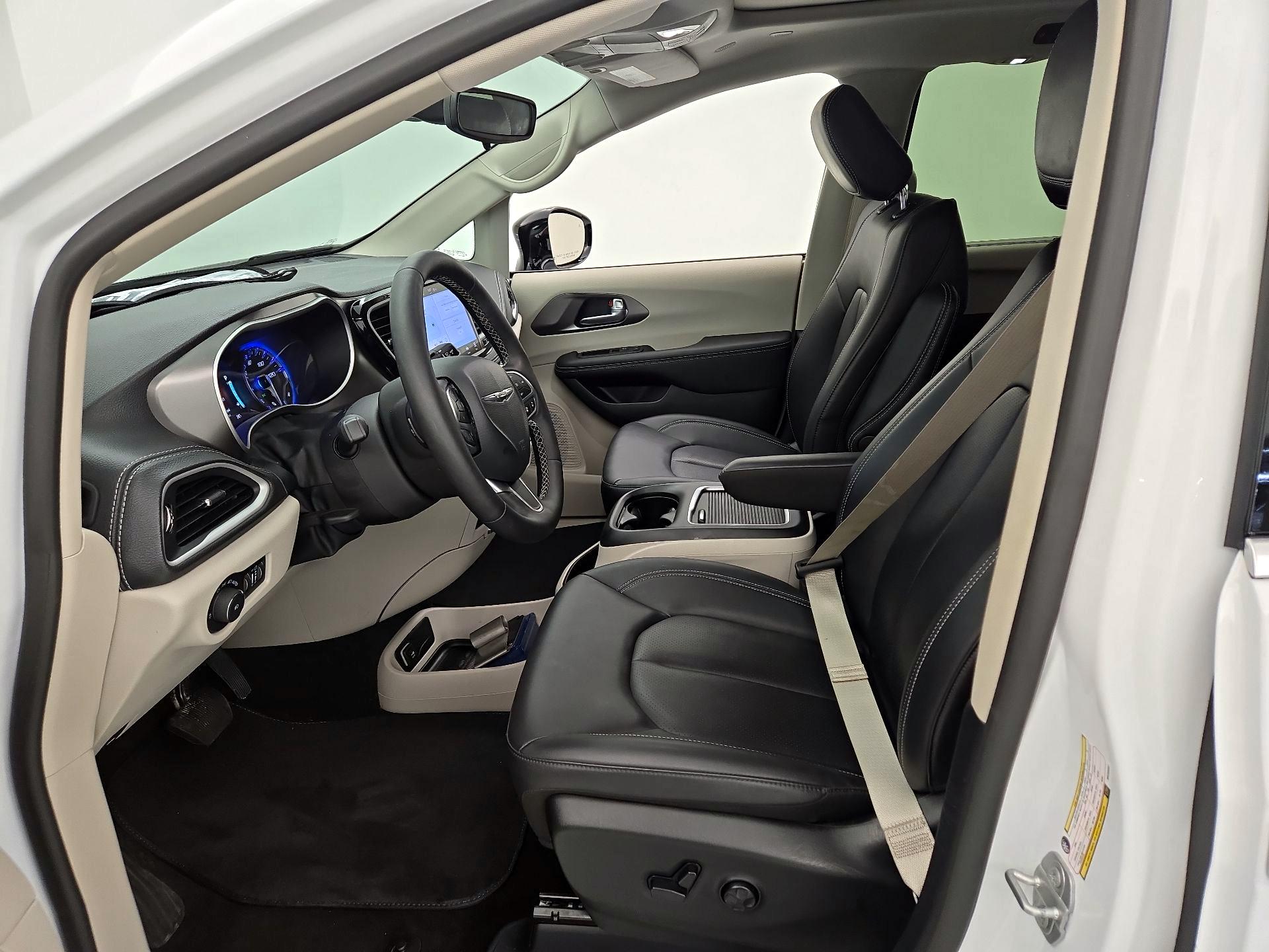Thumbnail: 2024 Chrysler Pacifica - 11