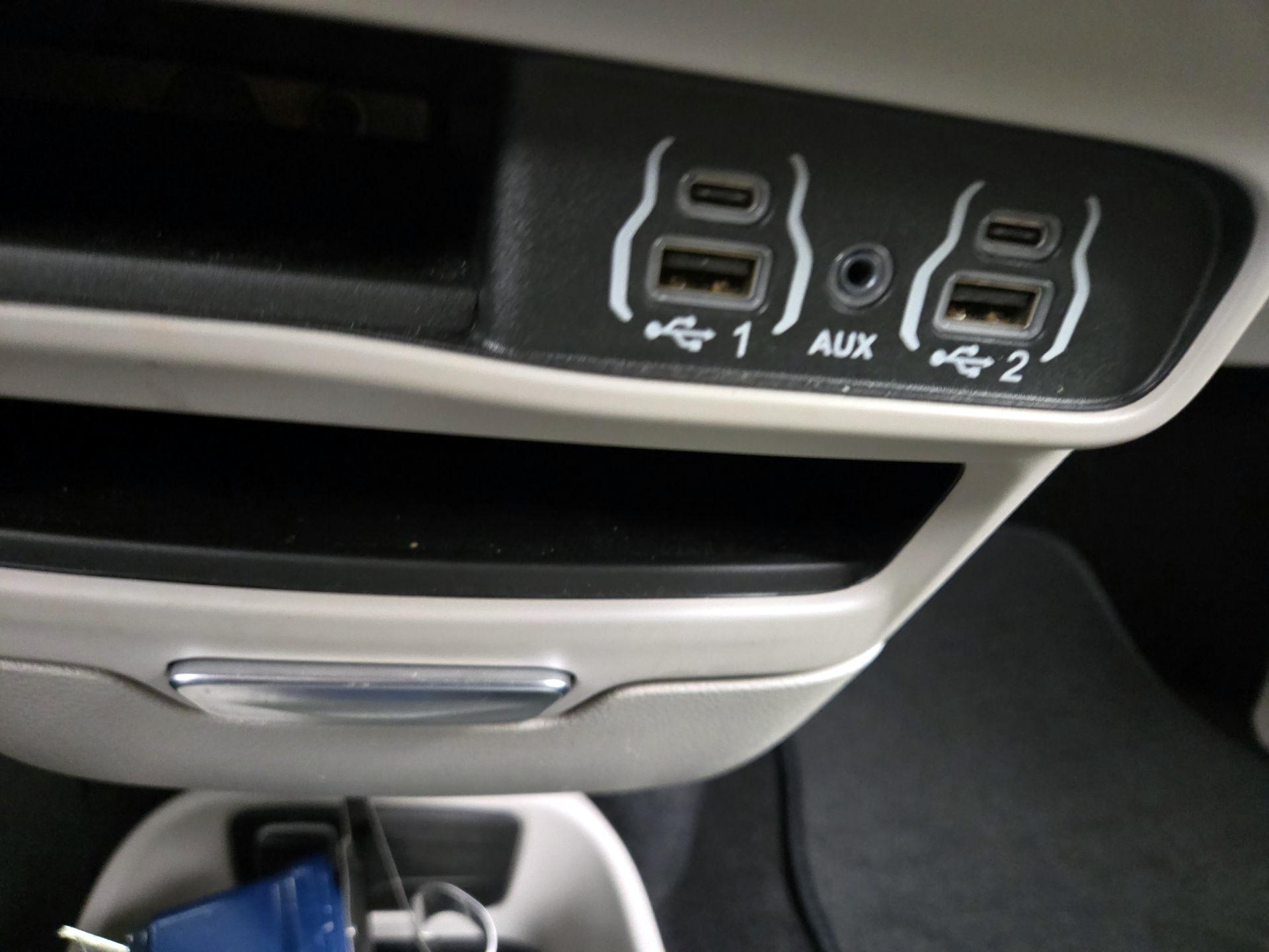 Thumbnail: 2024 Chrysler Pacifica - 18