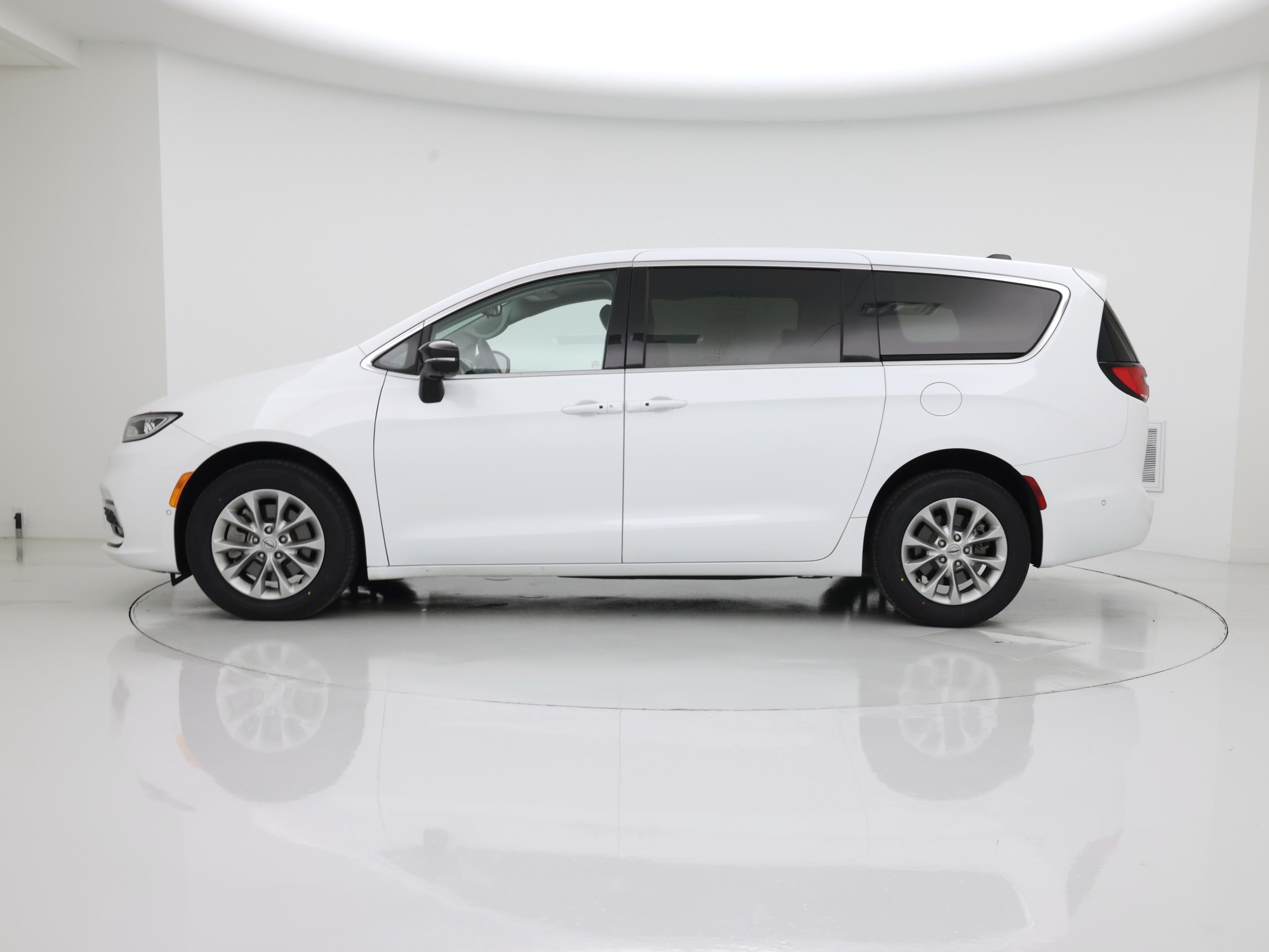 Thumbnail: 2024 Chrysler Pacifica - 3
