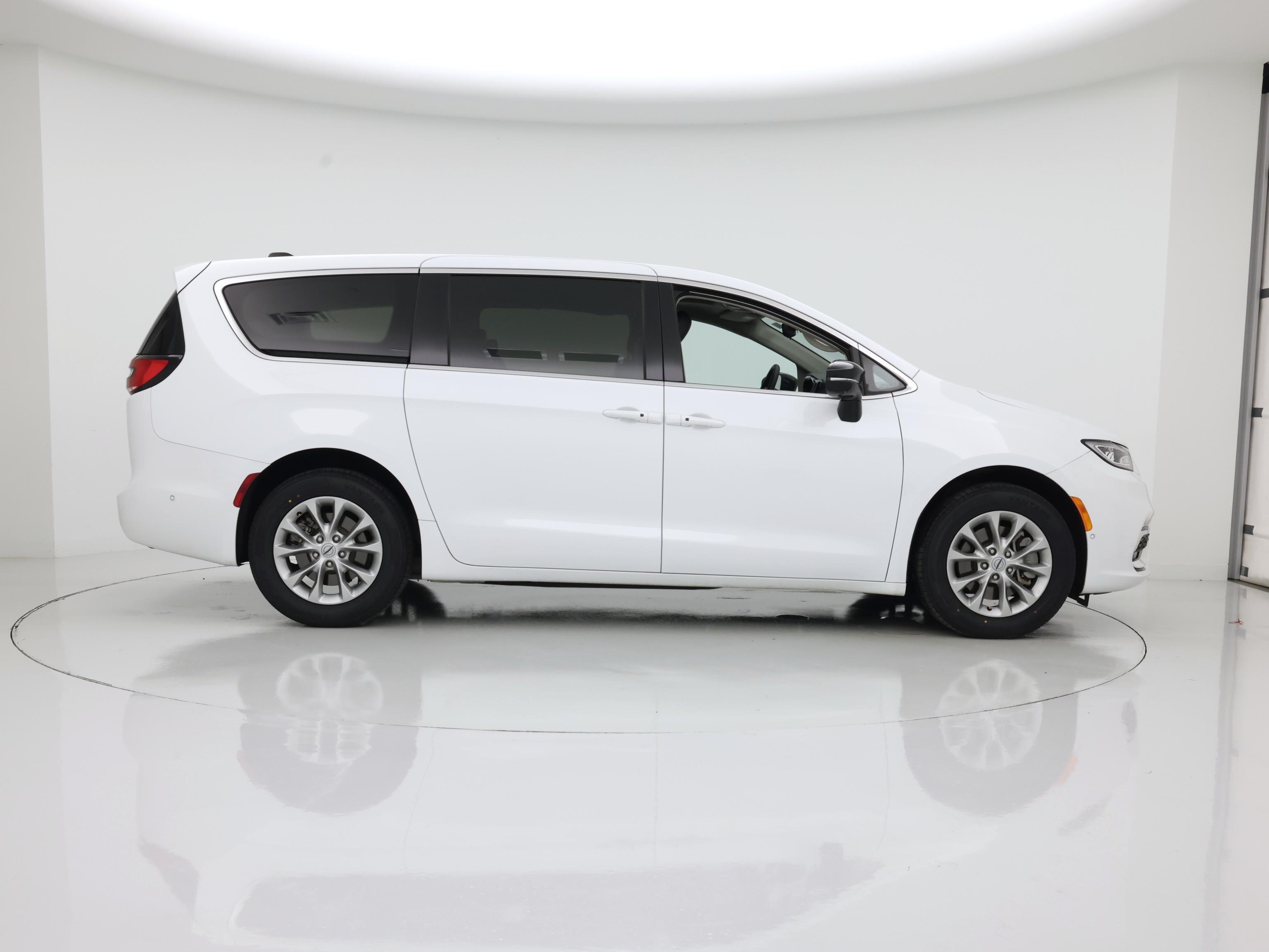 Thumbnail: 2024 Chrysler Pacifica - 7