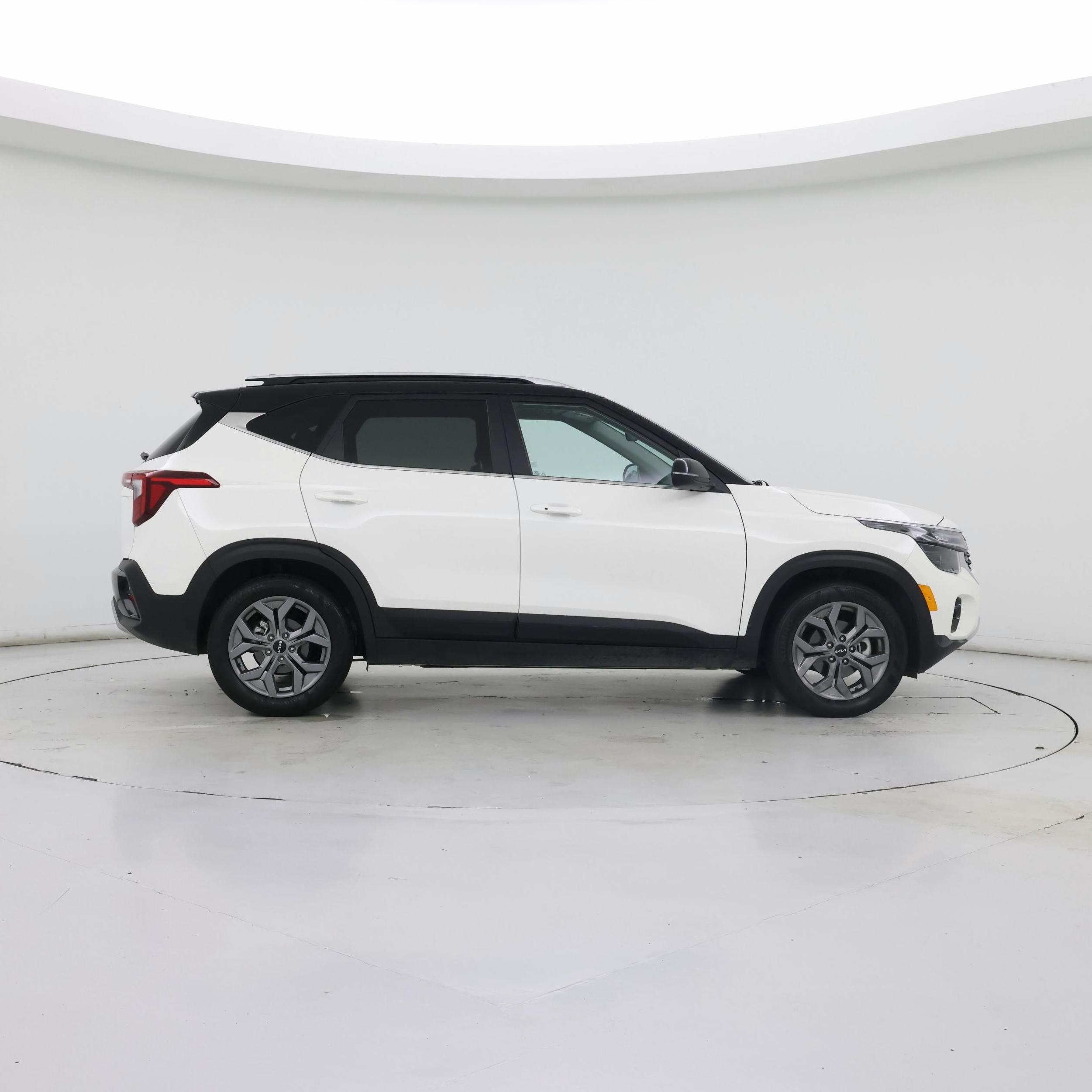 Thumbnail: 2024 Kia Seltos - 7
