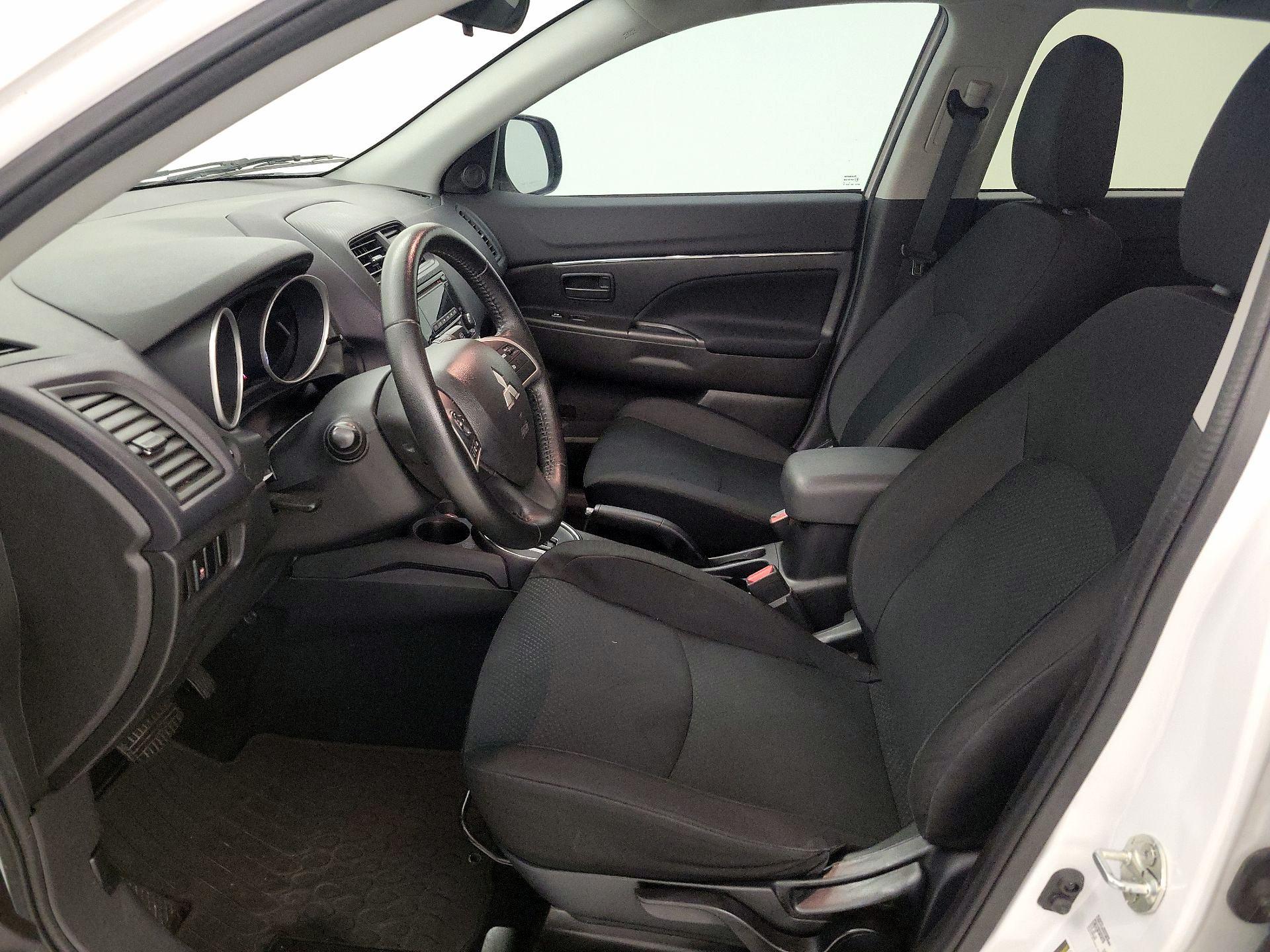 Thumbnail: 2015 Mitsubishi Outlander Sport - 11