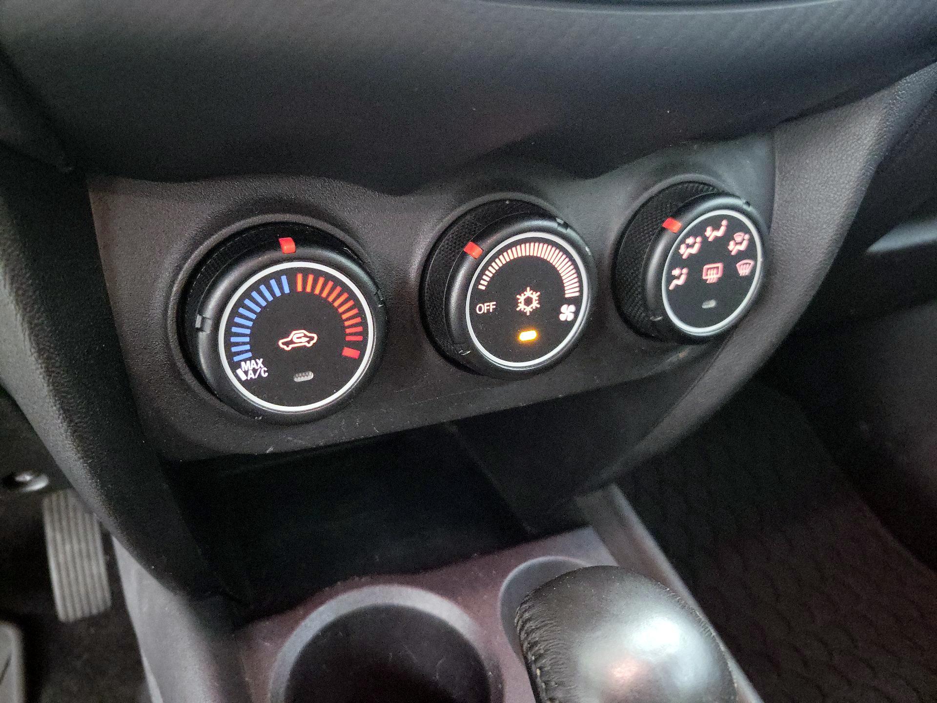 Thumbnail: 2015 Mitsubishi Outlander Sport - 15