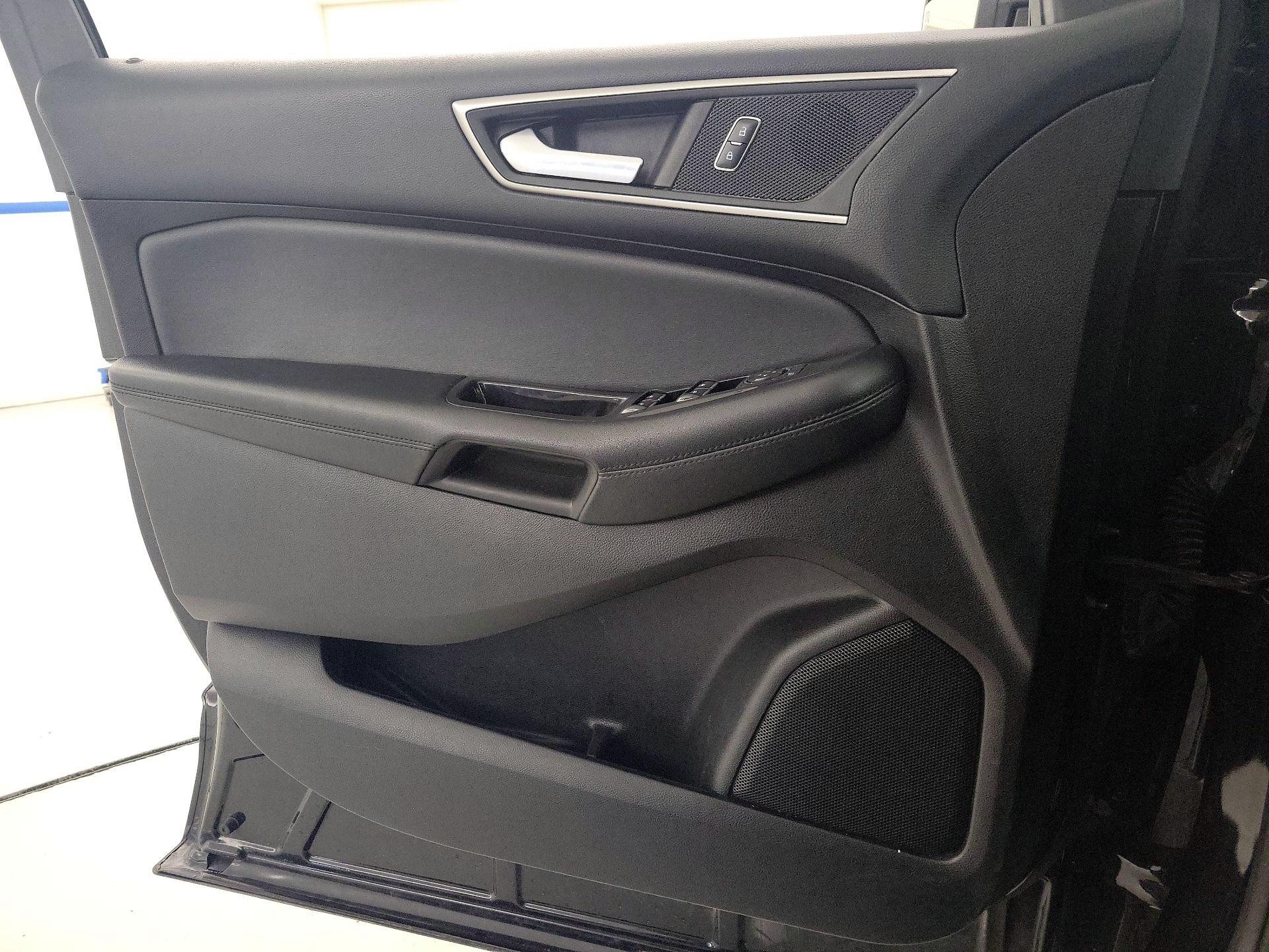 Thumbnail: 2017 Ford Edge - 12