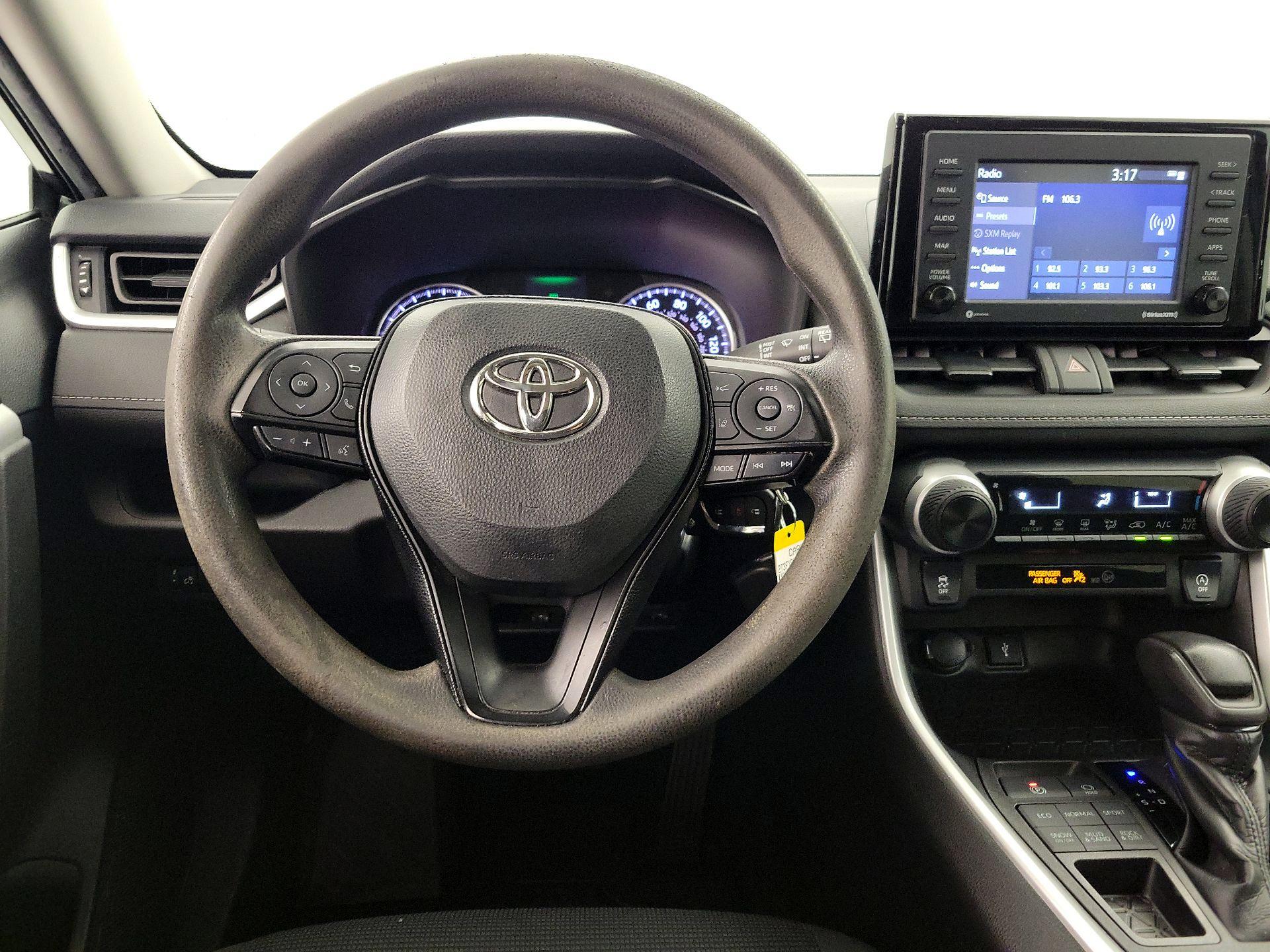 Thumbnail: 2021 Toyota RAV4 - 10