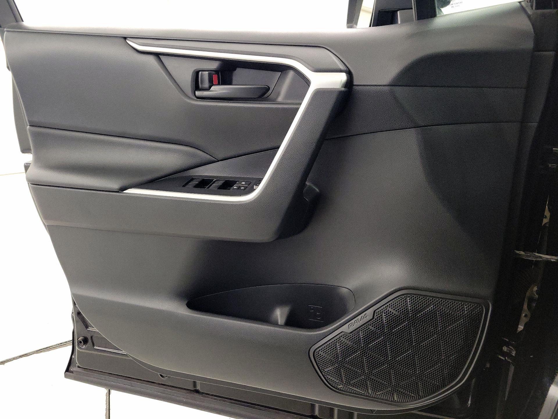 Thumbnail: 2021 Toyota RAV4 - 12