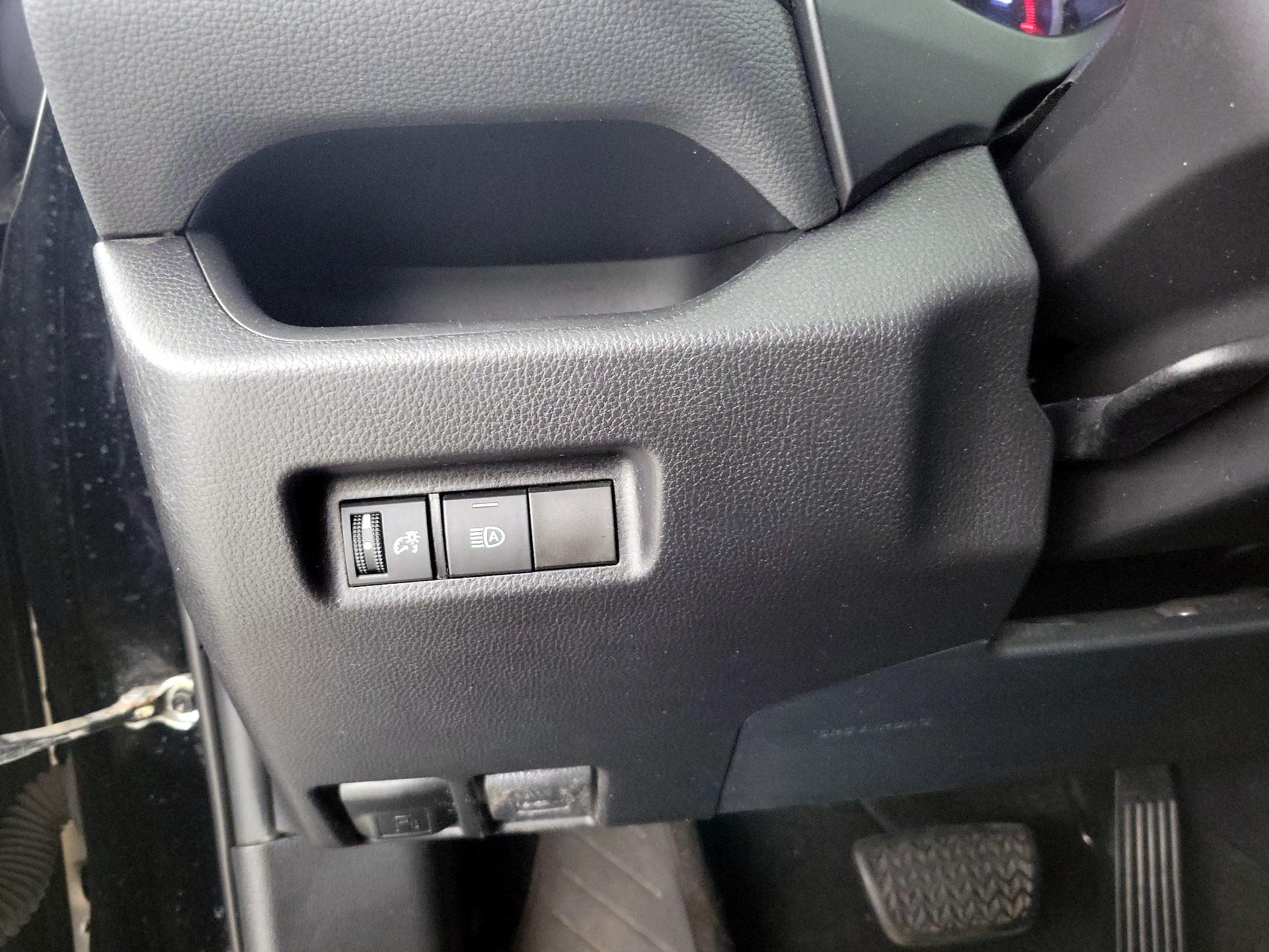 Thumbnail: 2021 Toyota RAV4 - 13