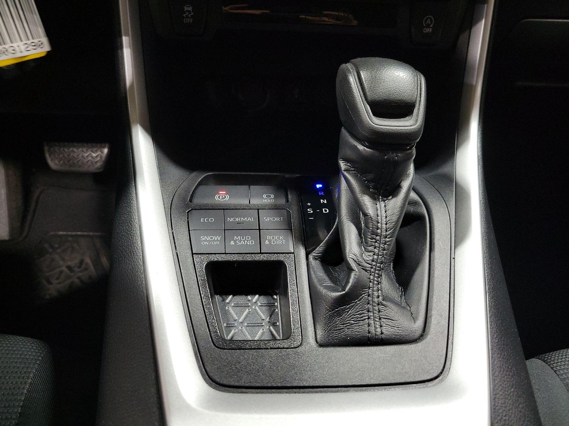 Thumbnail: 2021 Toyota RAV4 - 17