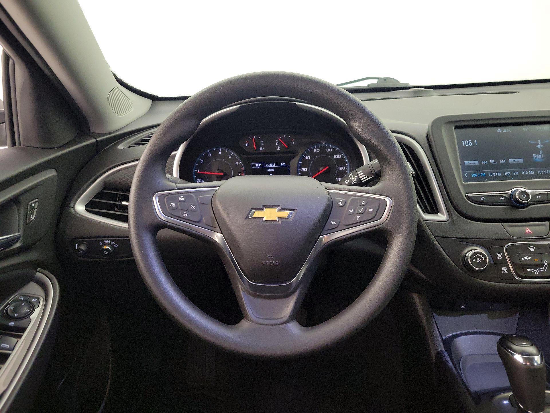 Thumbnail: 2018 Chevrolet Malibu - 10