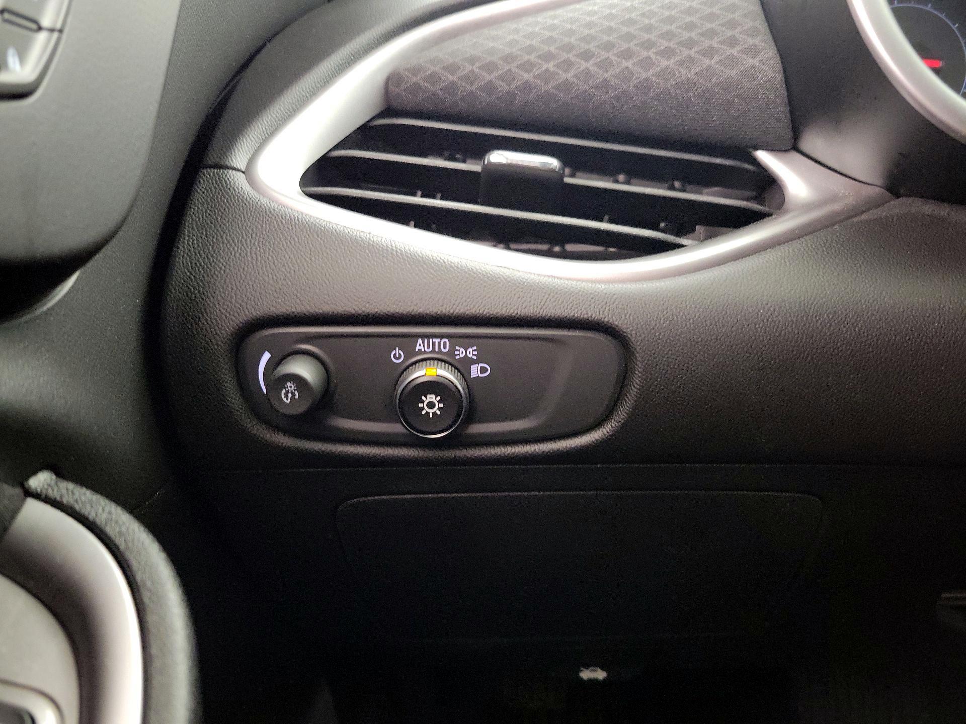 Thumbnail: 2018 Chevrolet Malibu - 13