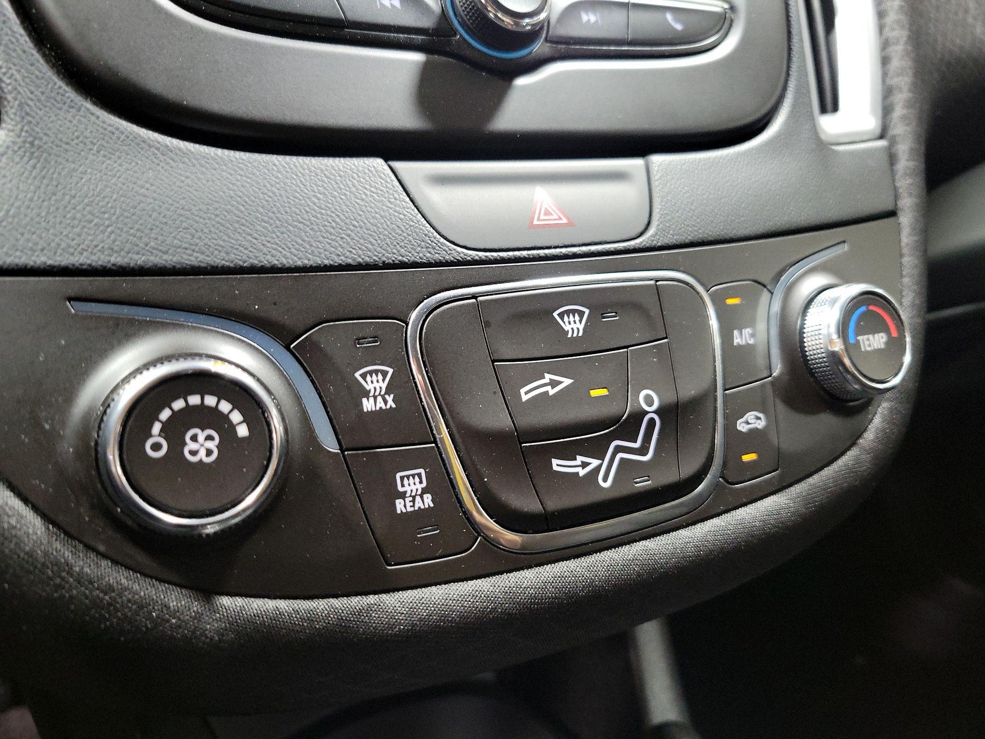 Thumbnail: 2018 Chevrolet Malibu - 16