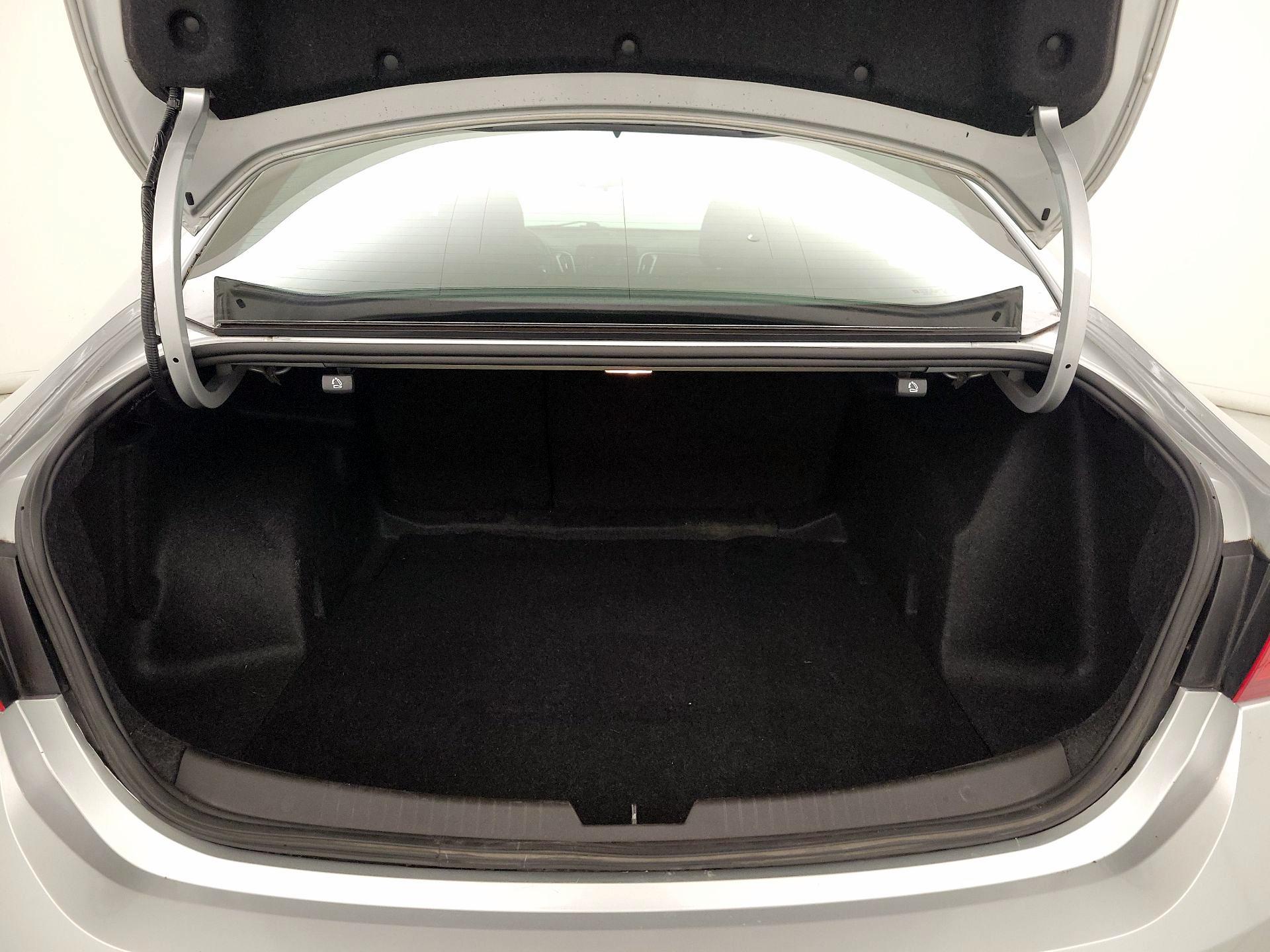 Thumbnail: 2018 Chevrolet Malibu - 19