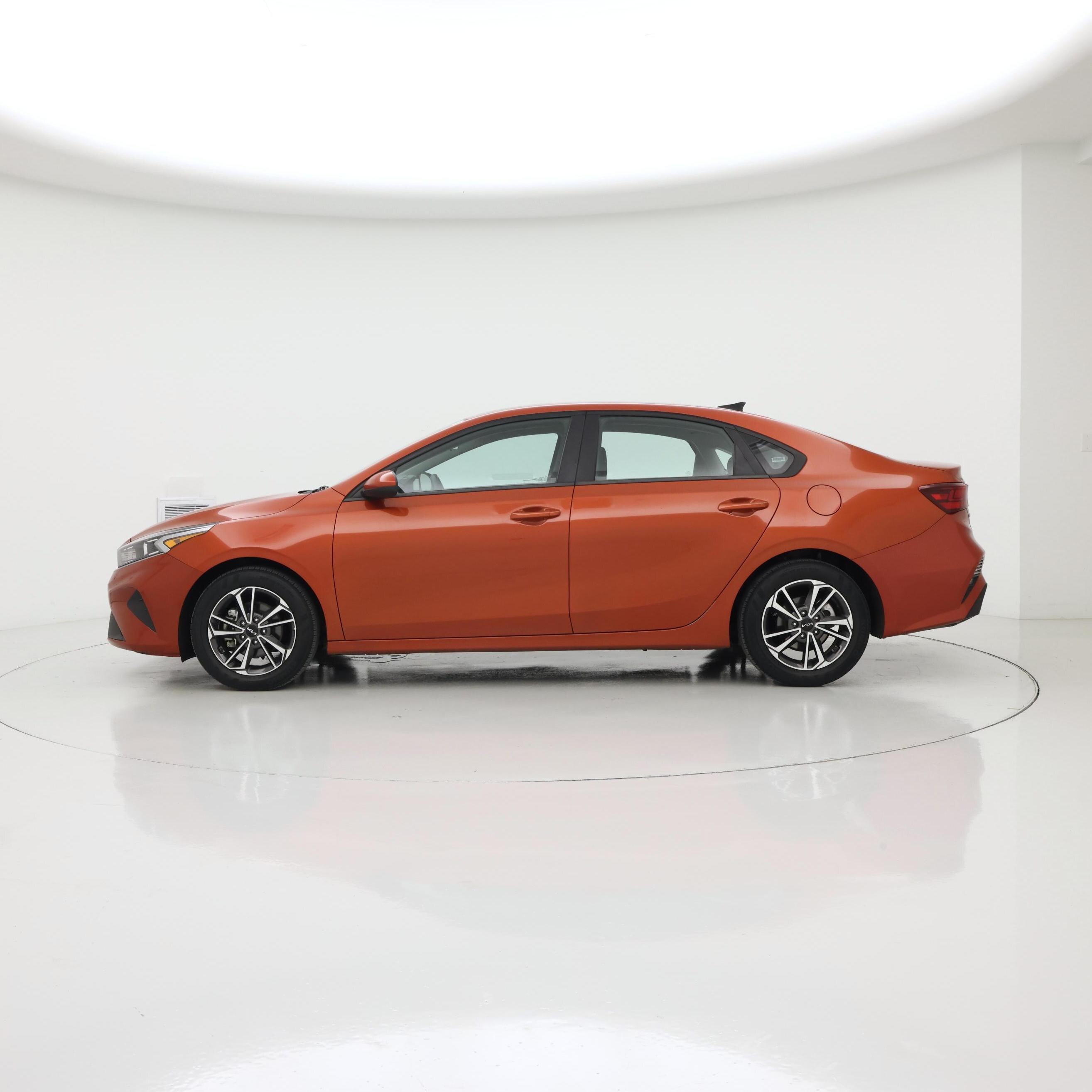 Thumbnail: 2022 Kia Forte - 3