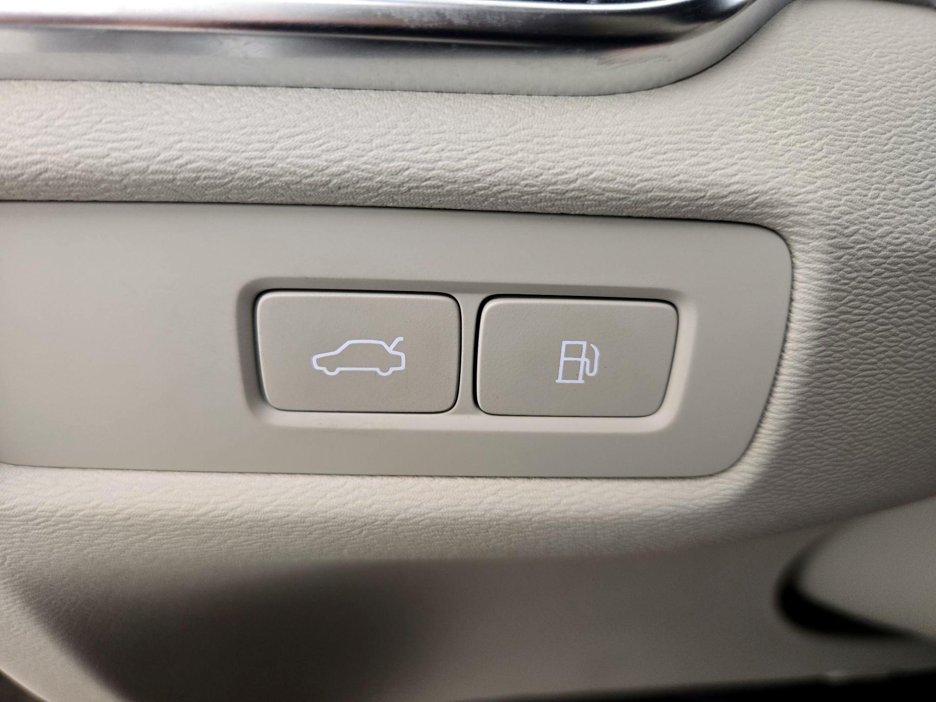 Thumbnail: 2024 Volvo S60 - 13