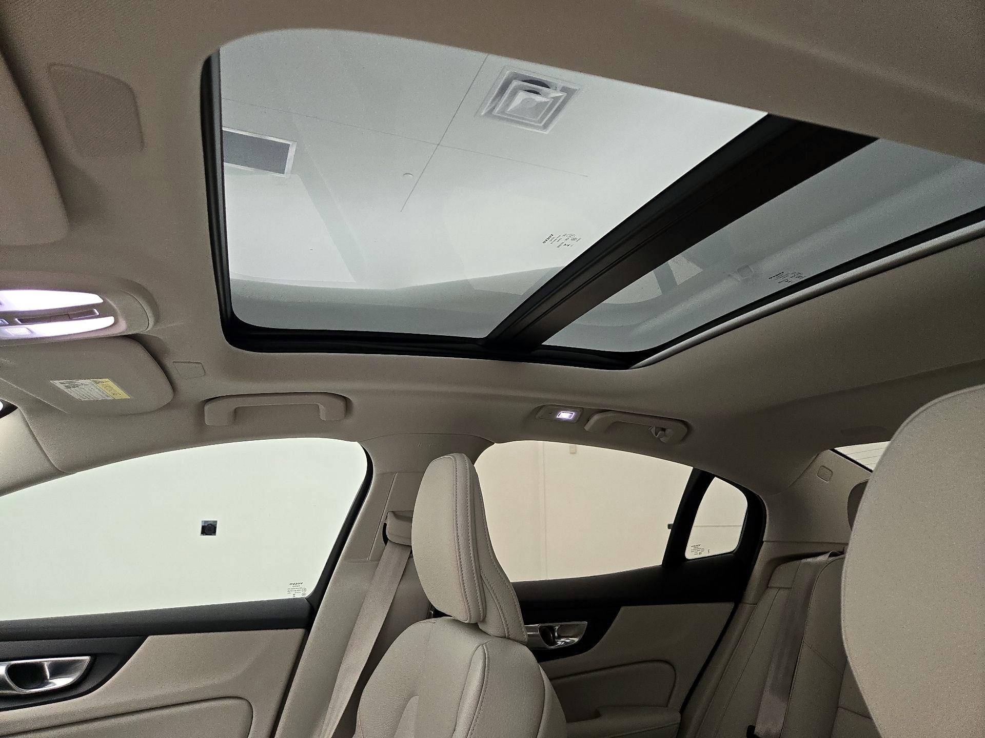 Thumbnail: 2024 Volvo S60 - 18