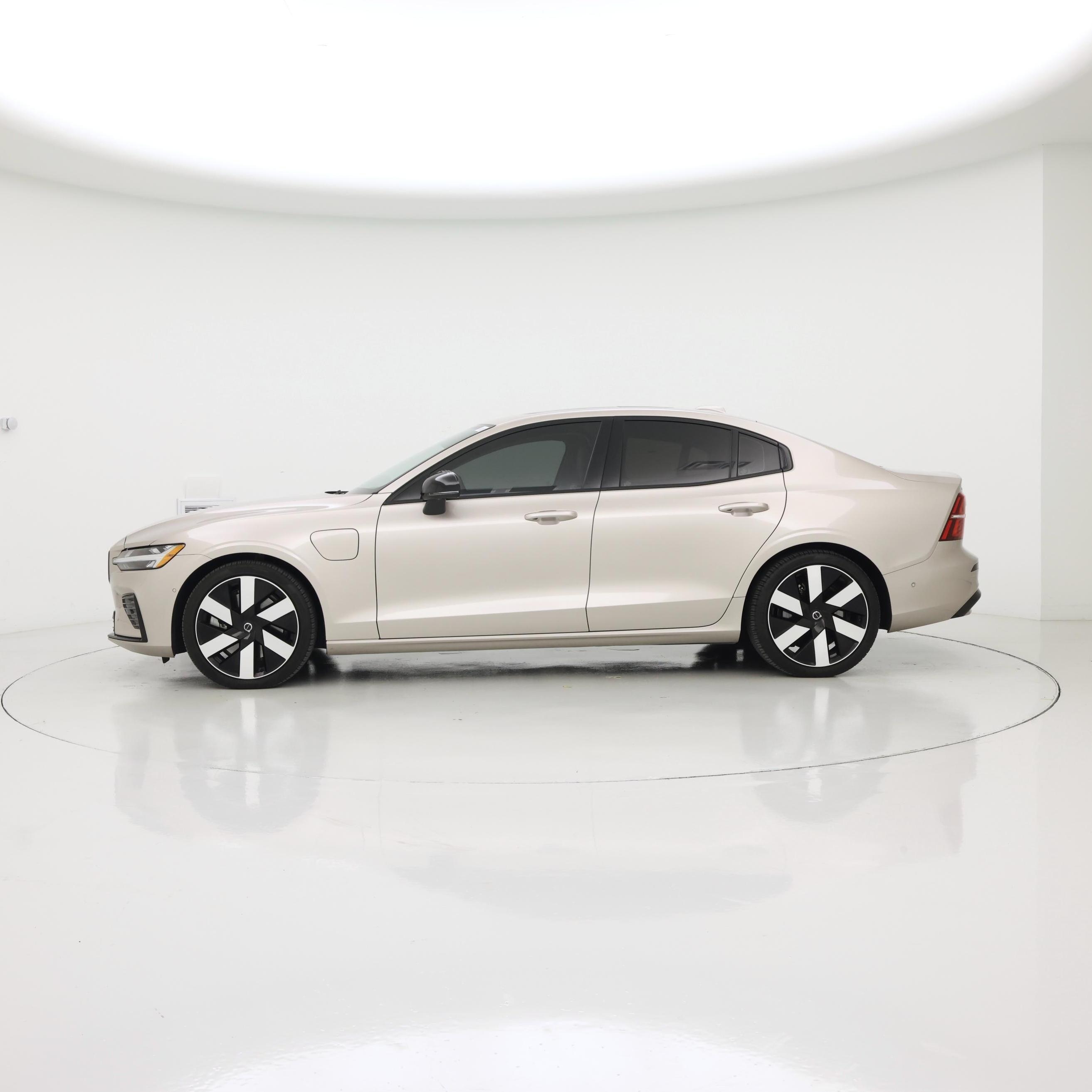 Thumbnail: 2024 Volvo S60 - 3