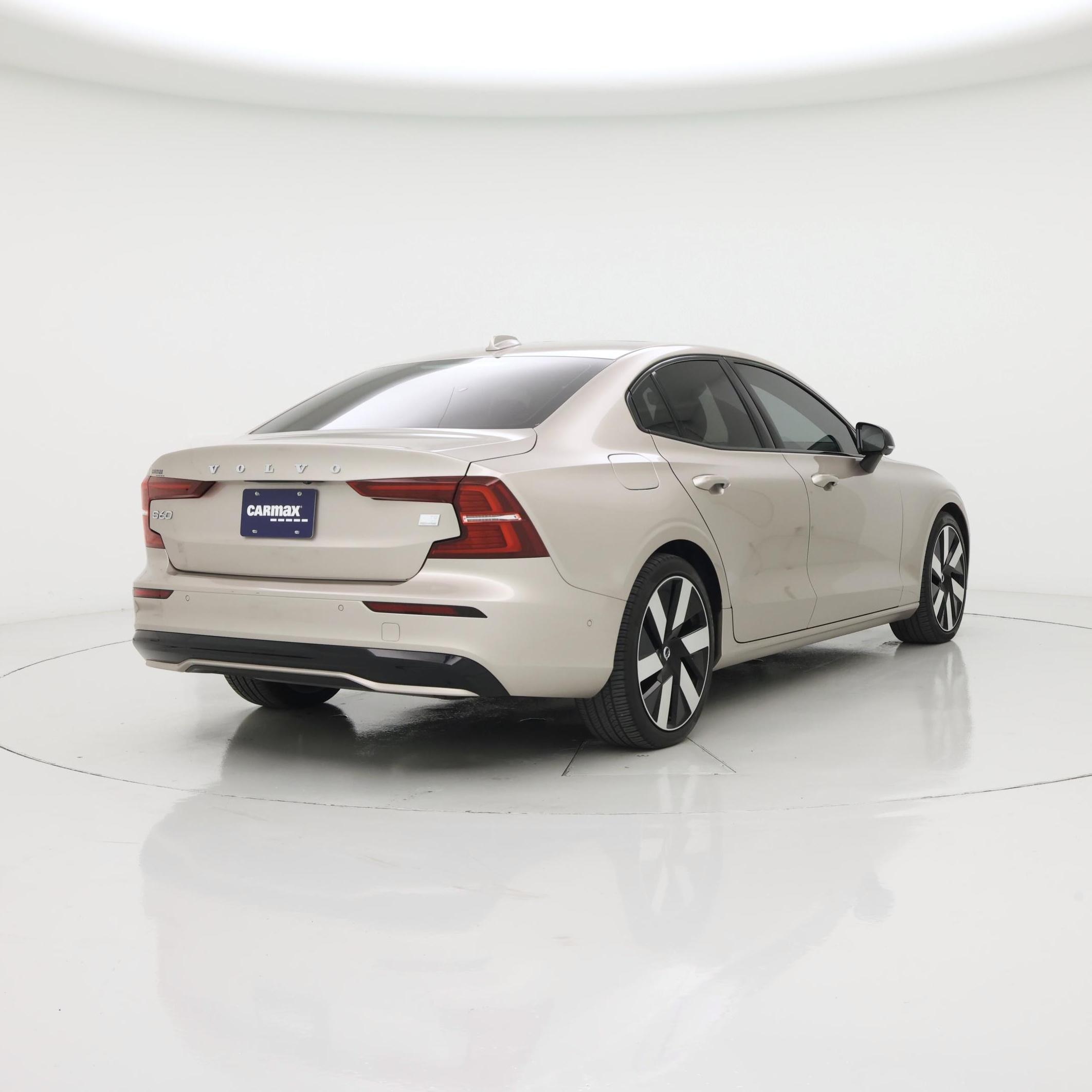 Thumbnail: 2024 Volvo S60 - 8