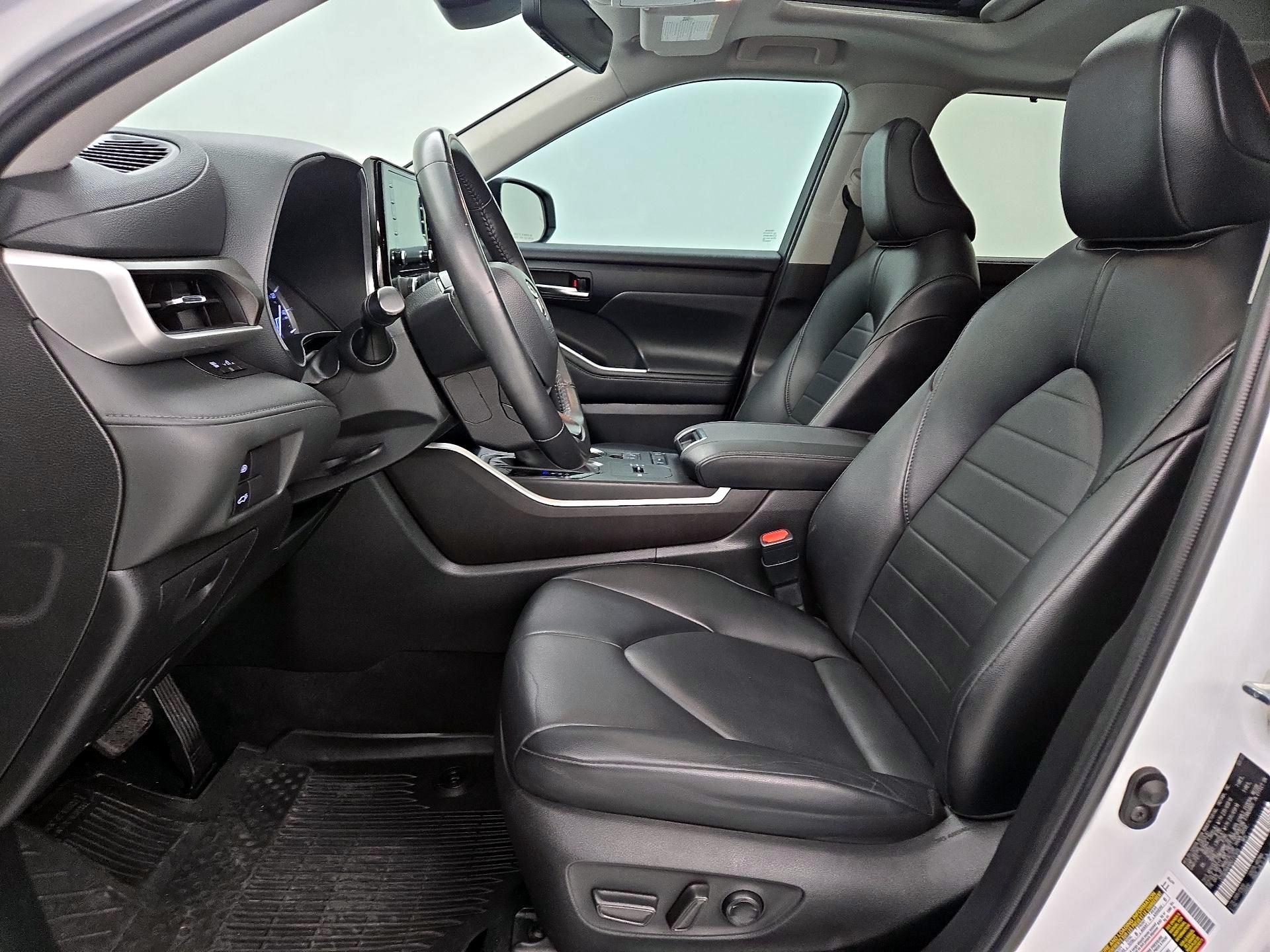 Thumbnail: 2022 Toyota Highlander - 11