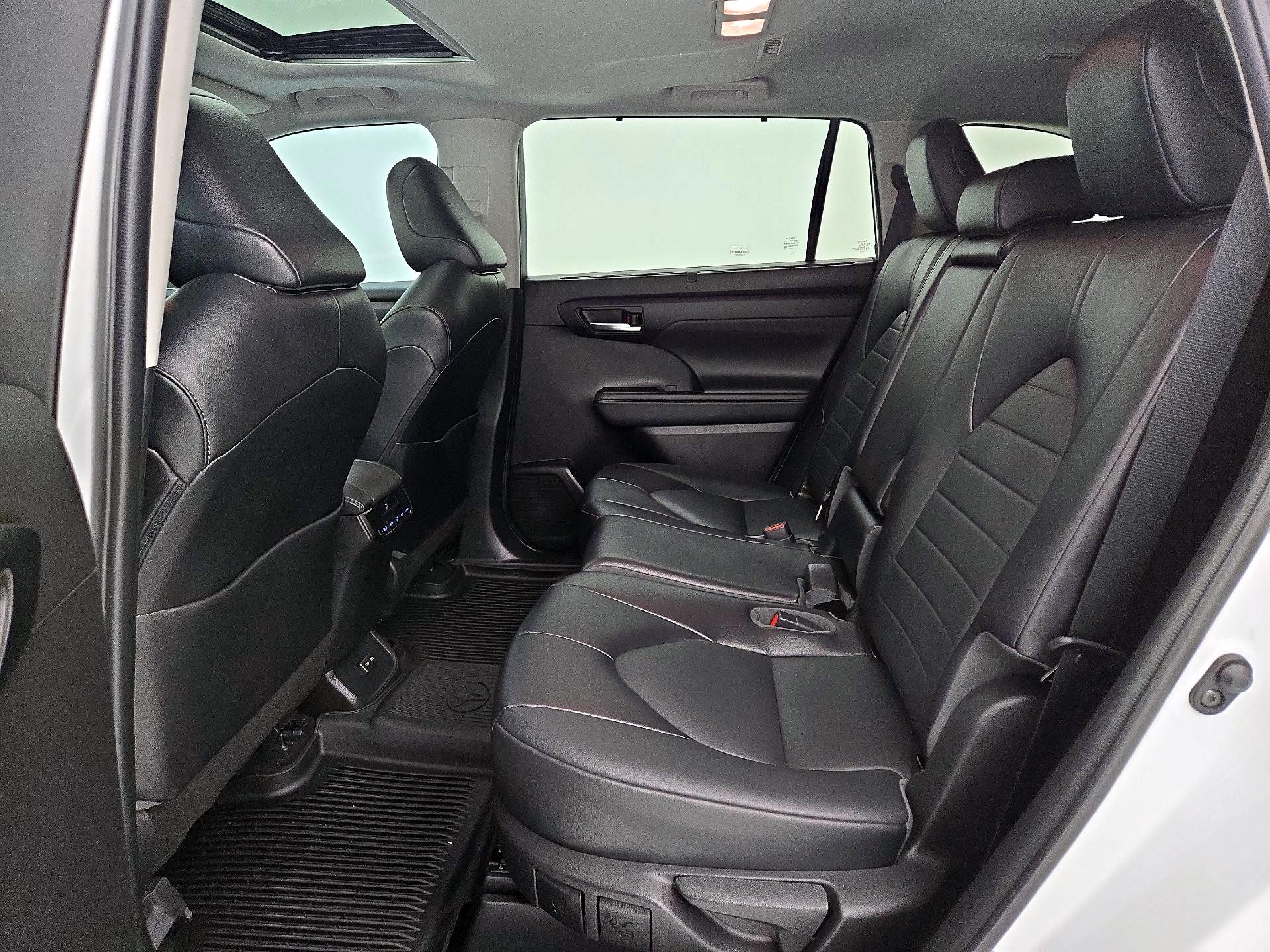 Thumbnail: 2022 Toyota Highlander - 20