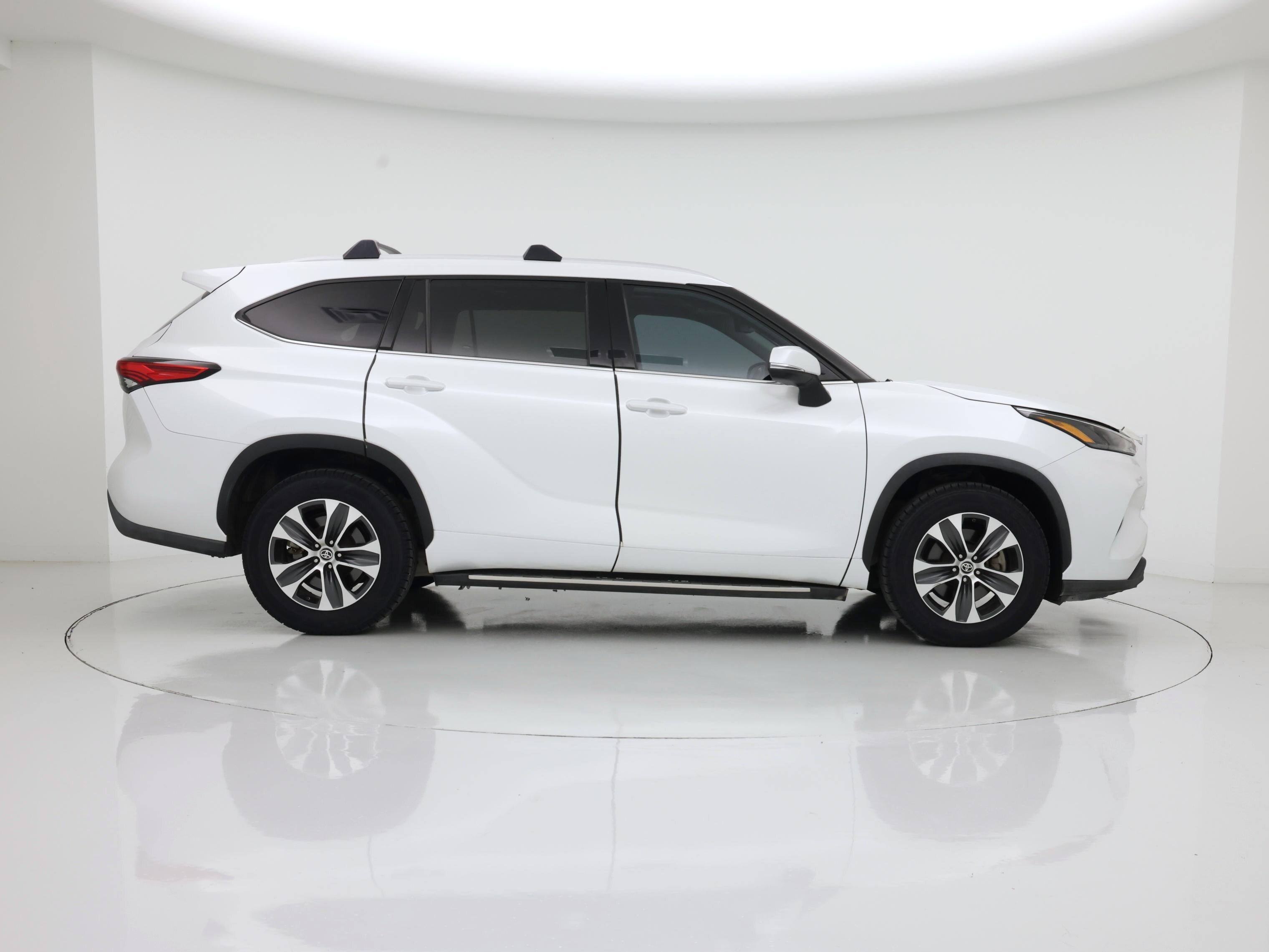 Thumbnail: 2022 Toyota Highlander - 7