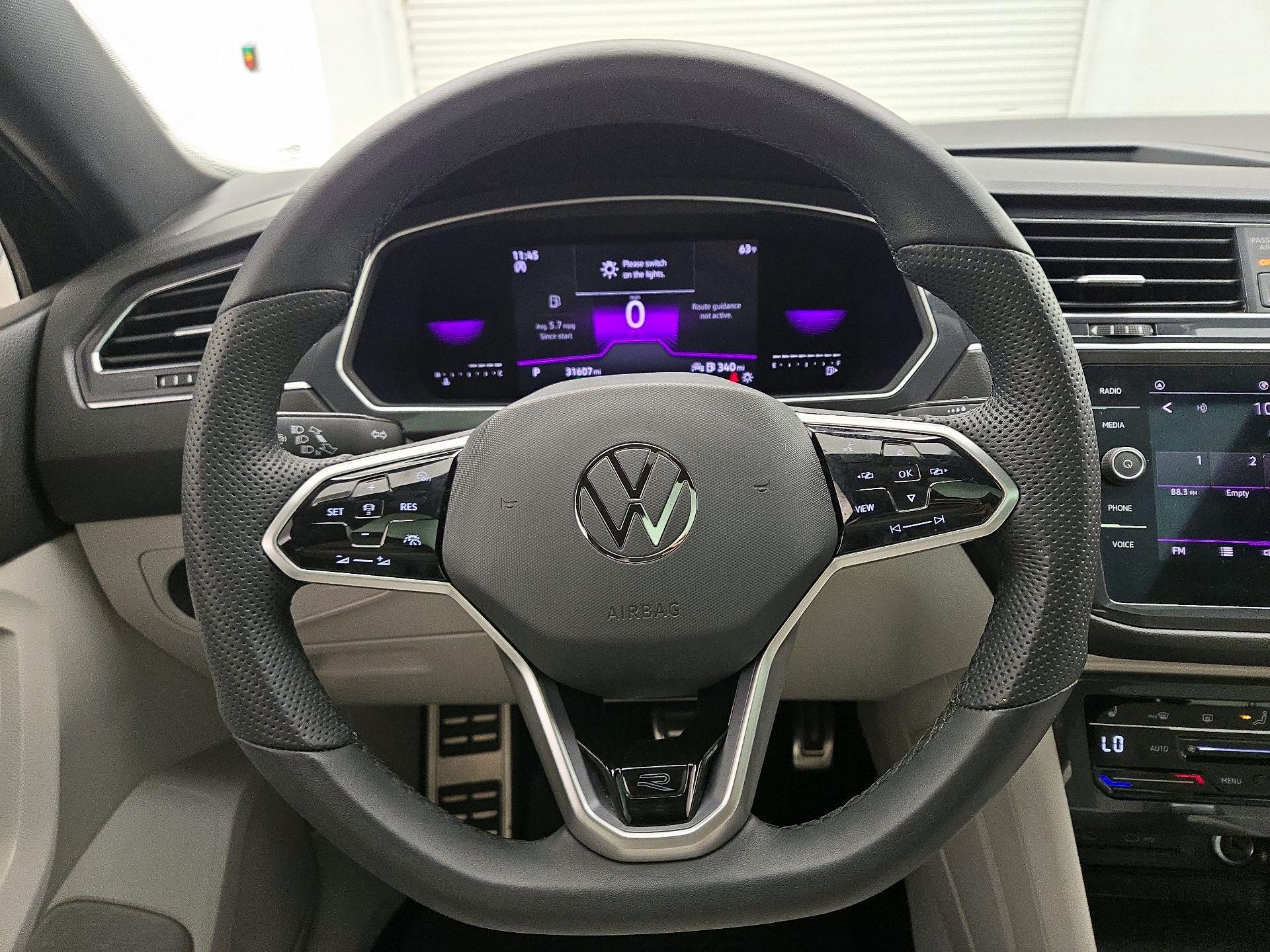 Thumbnail: 2022 Volkswagen Tiguan - 10