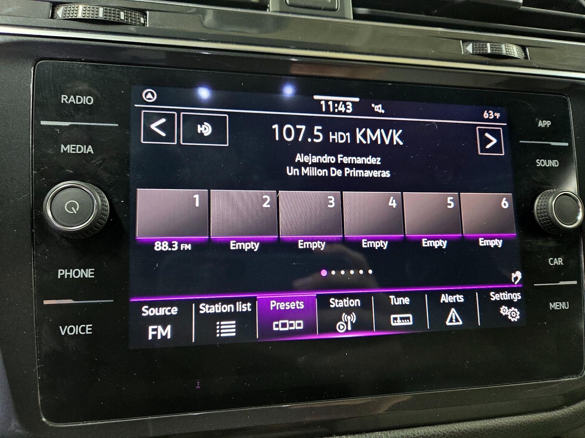 Thumbnail: 2022 Volkswagen Tiguan - 15