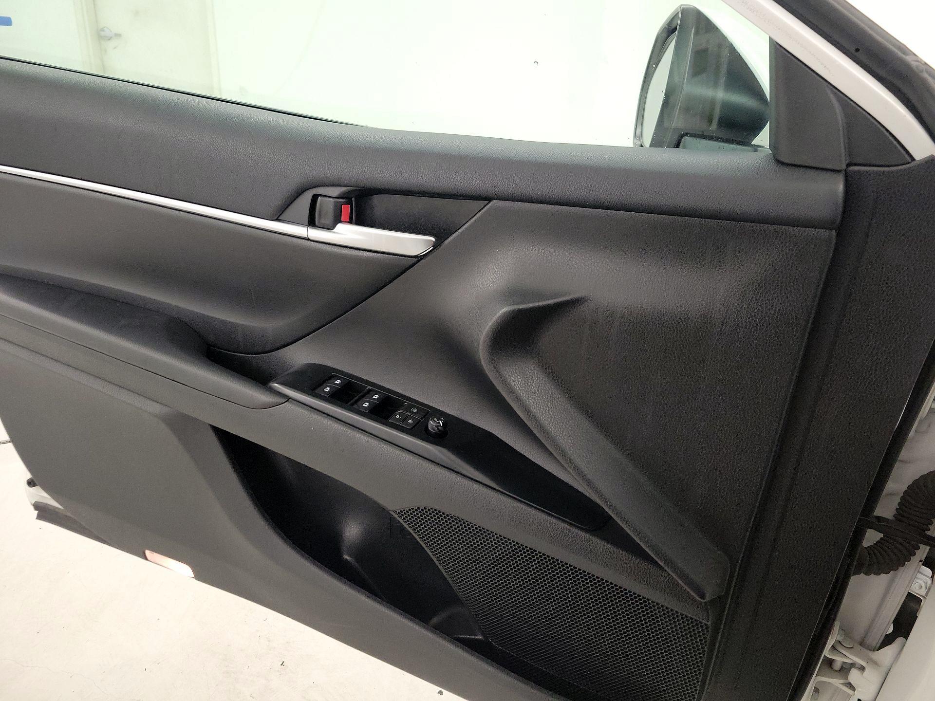 Thumbnail: 2019 Toyota Camry - 12