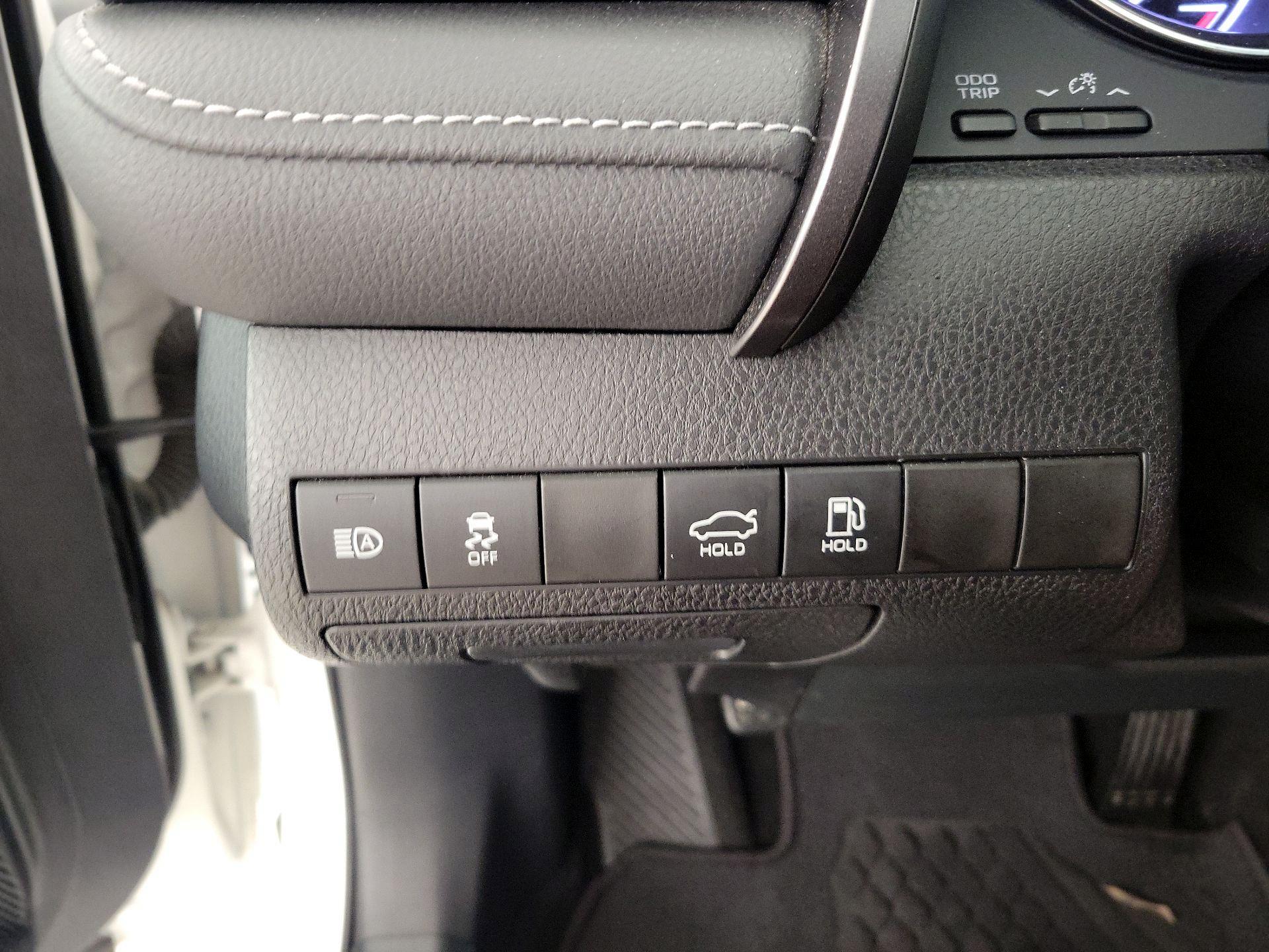 Thumbnail: 2019 Toyota Camry - 13