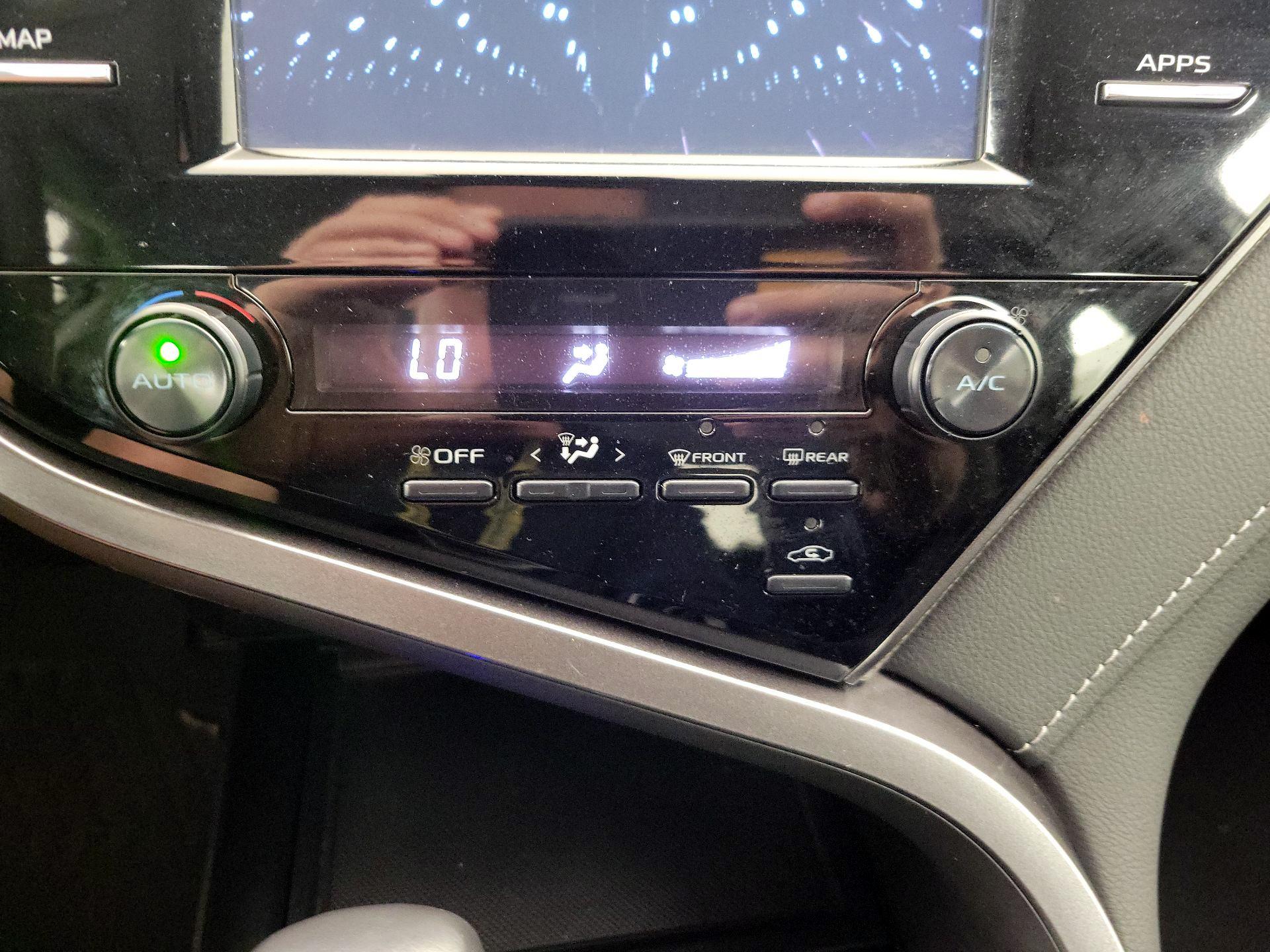 Thumbnail: 2019 Toyota Camry - 16