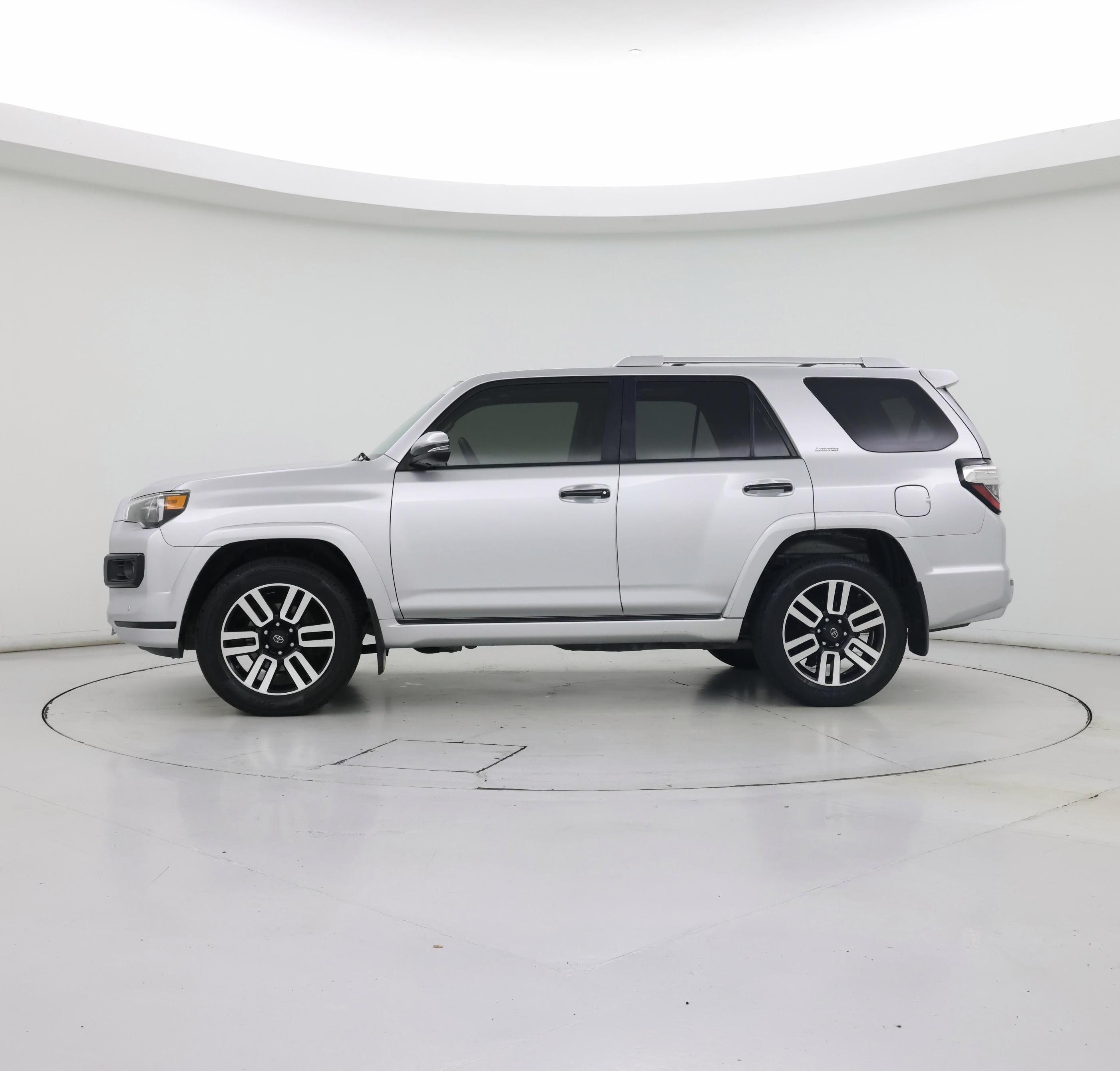 Thumbnail: 2019 Toyota 4Runner - 3