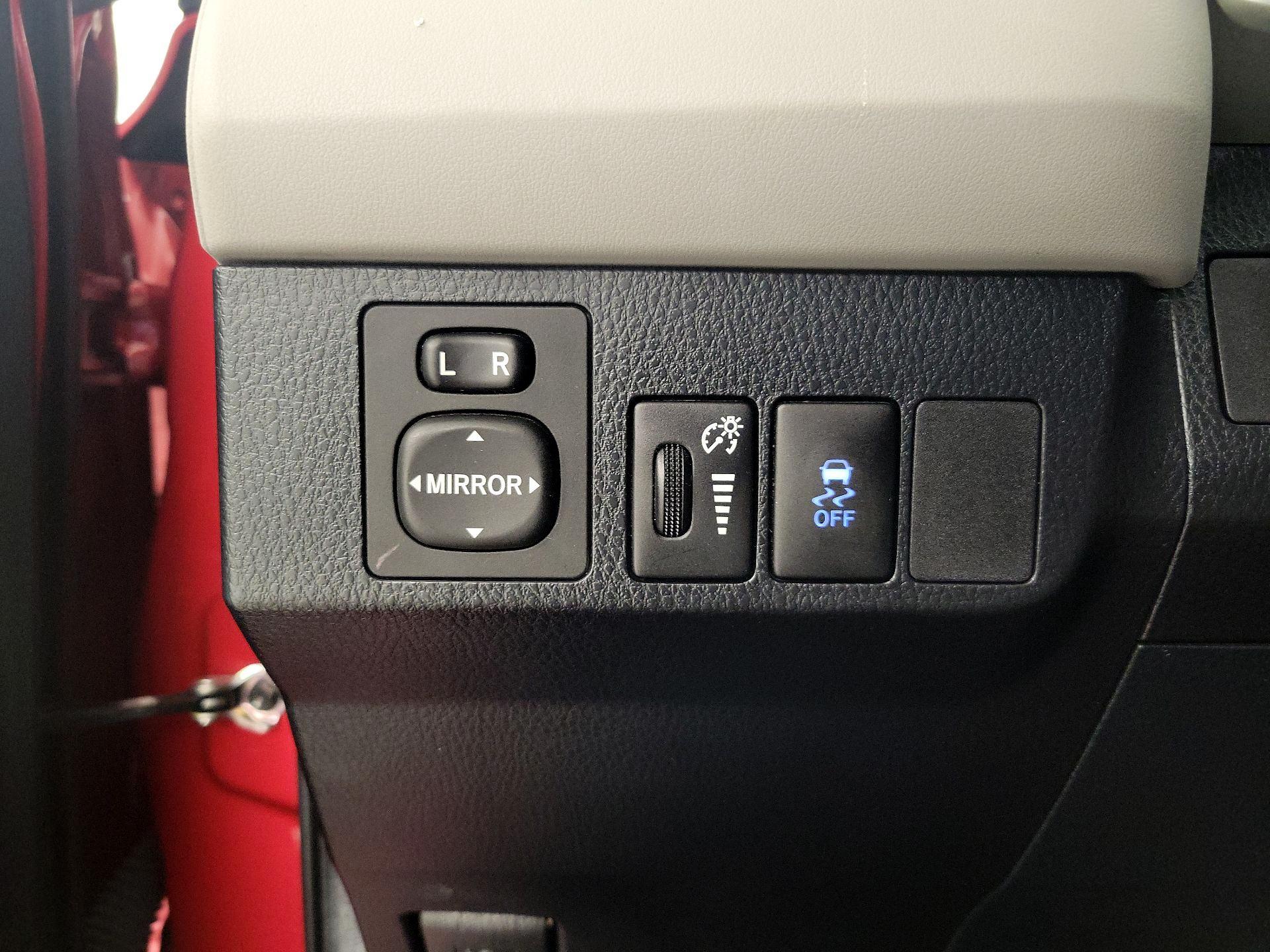 Thumbnail: 2014 Toyota RAV4 - 13