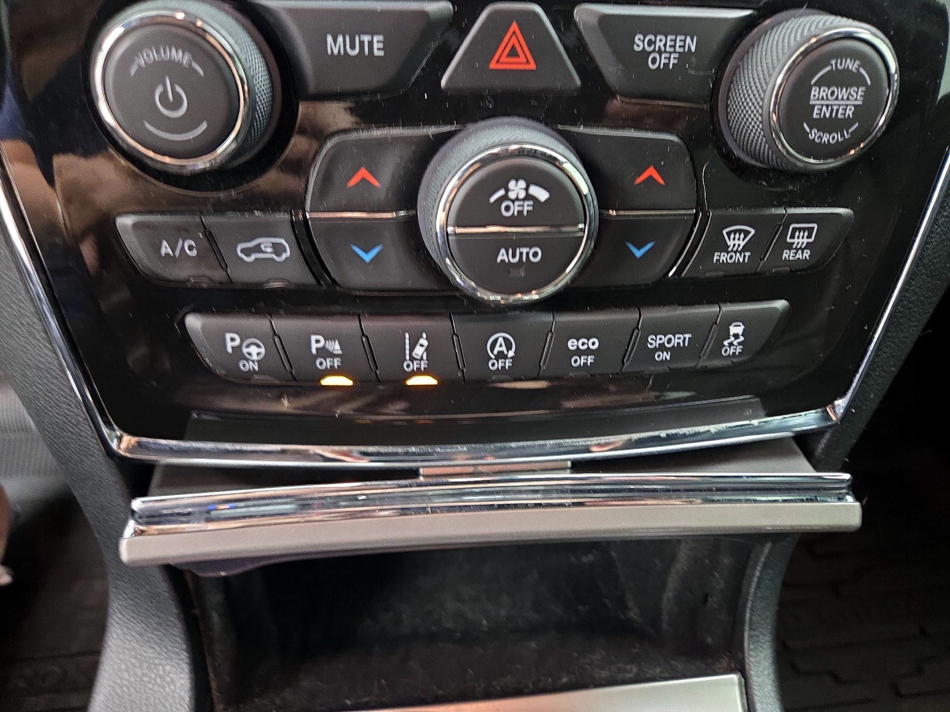 Thumbnail: 2021 Jeep Grand Cherokee - 16